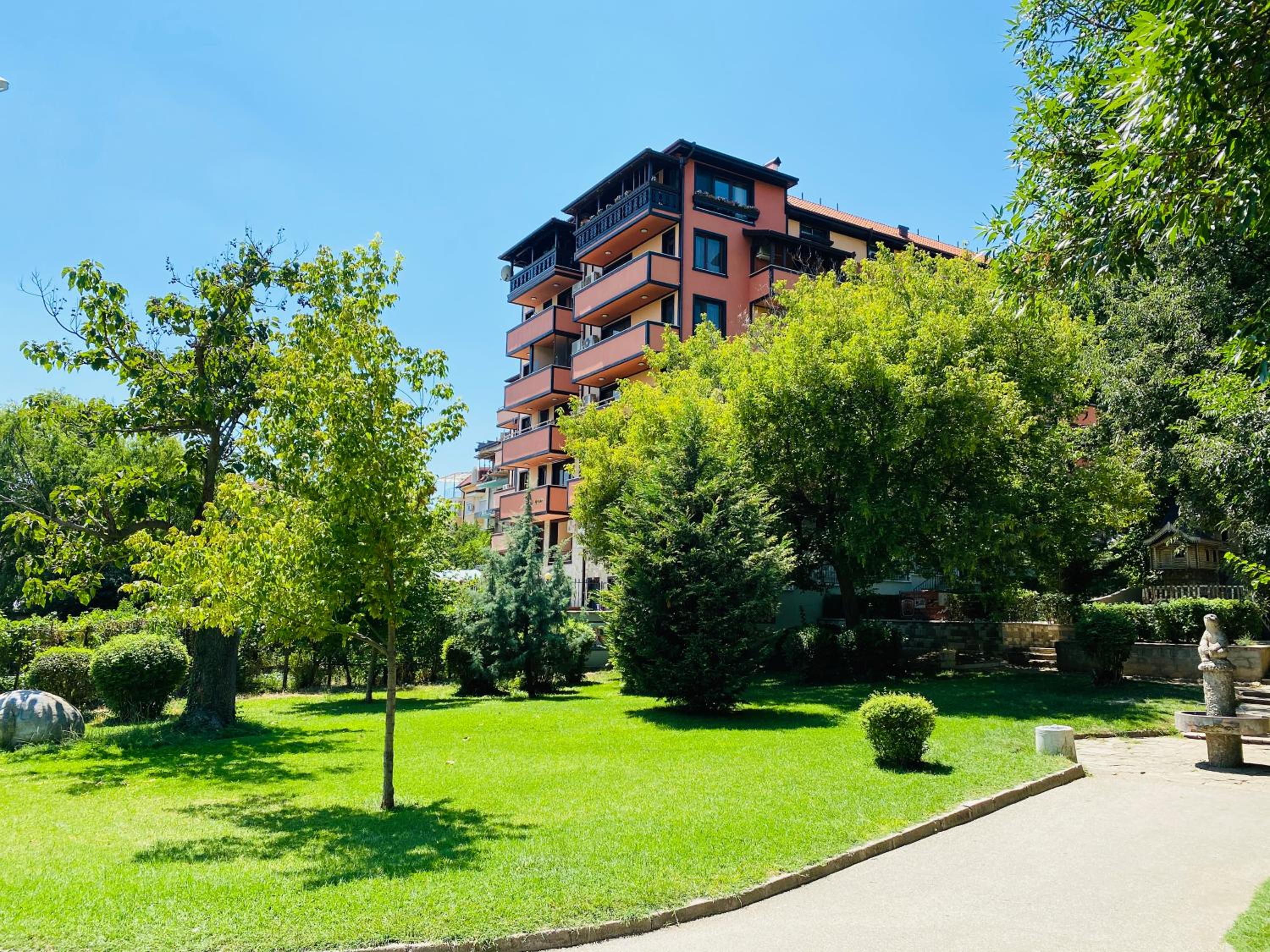 Babylon Park Apartment