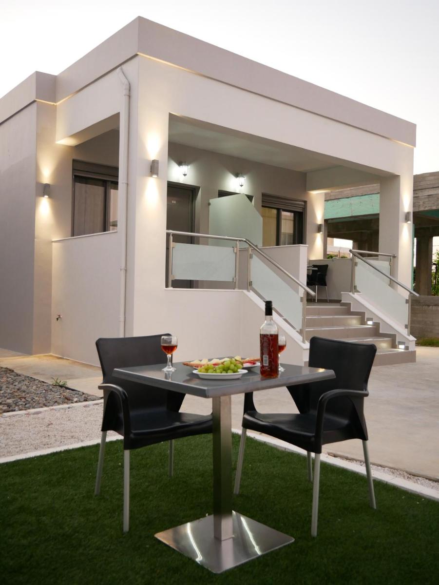 Hotel Erotokritos Studios - Image 1