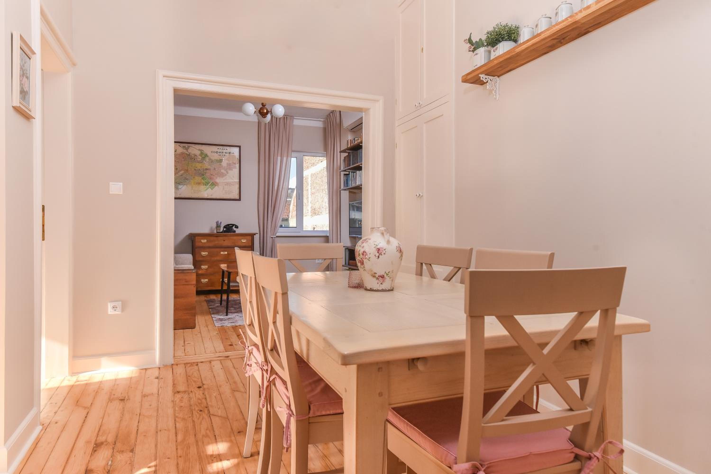 Chez Marie - Cozy One-Bedroom with Balcony by Flat Mаnager view 3