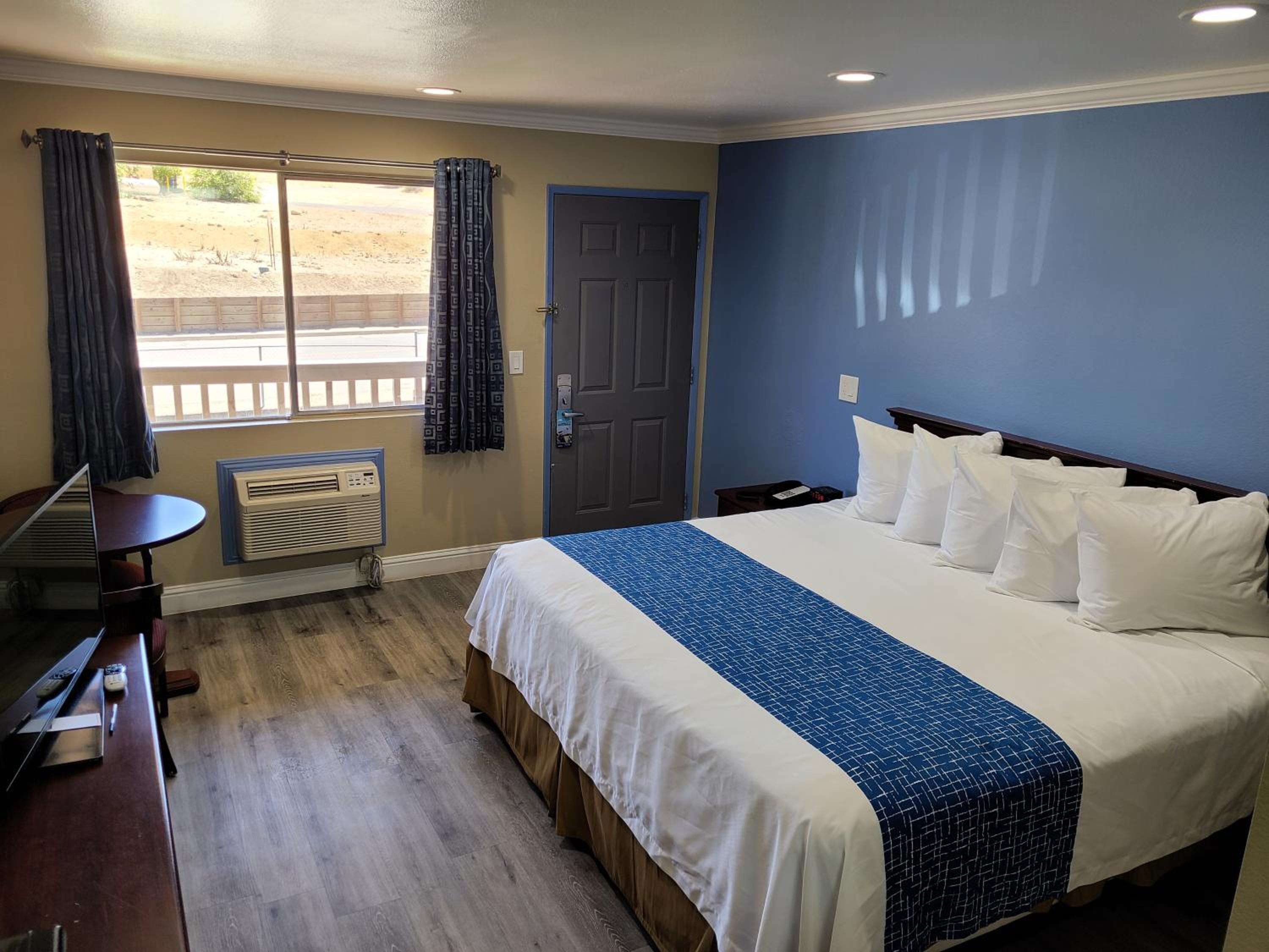 Travelodge by Wyndham Clearlake view 2