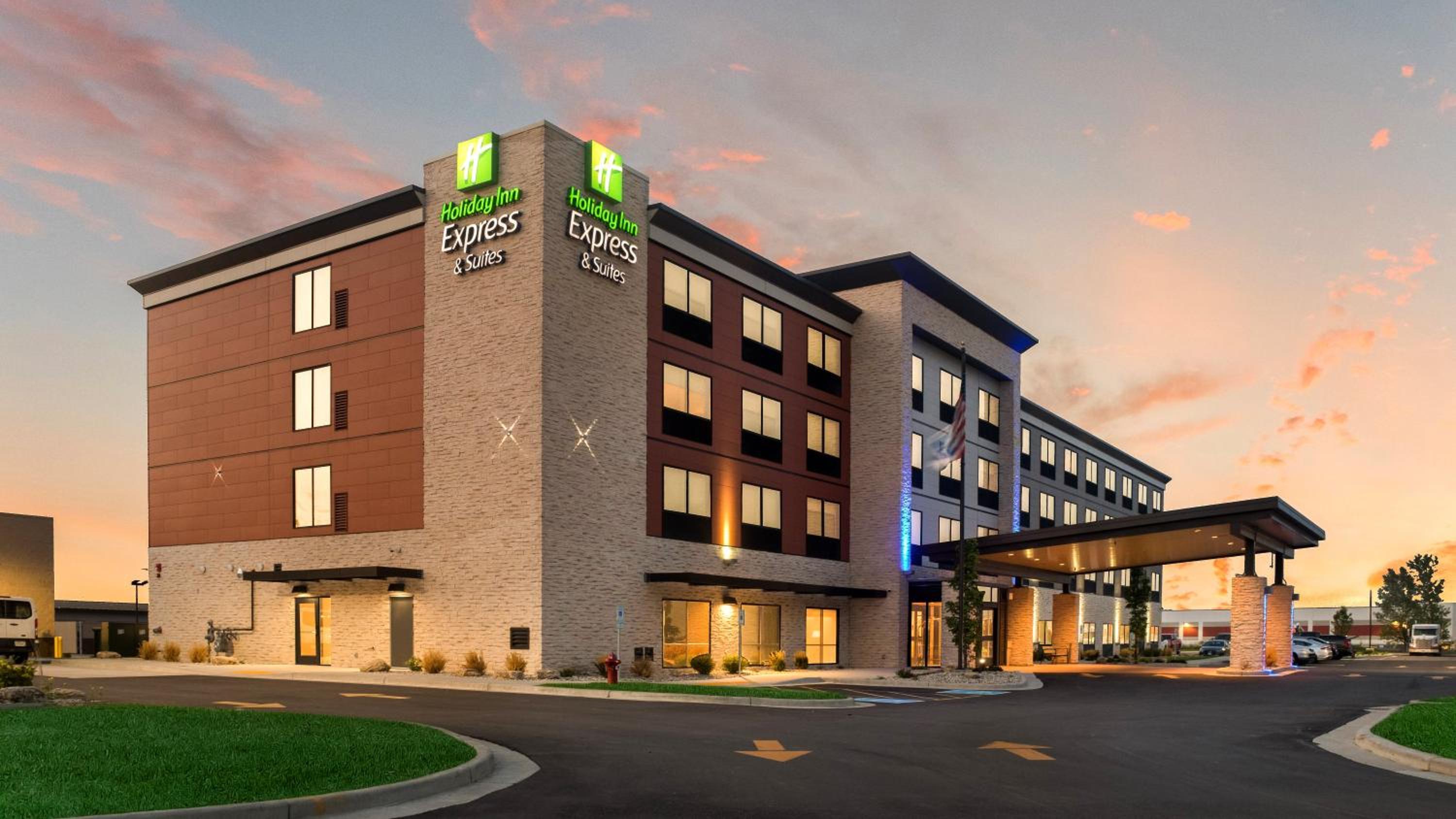 Holiday Inn Express  Suites Racine, an IHG Hotel - Property Image 36