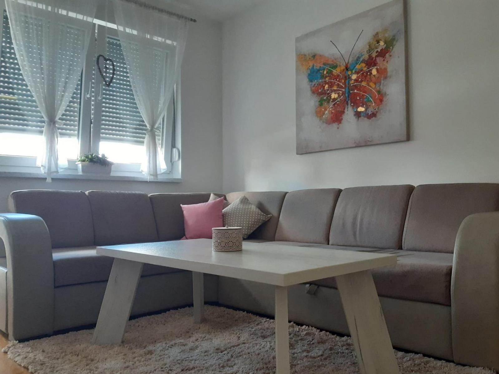 Elena apartmani view 2