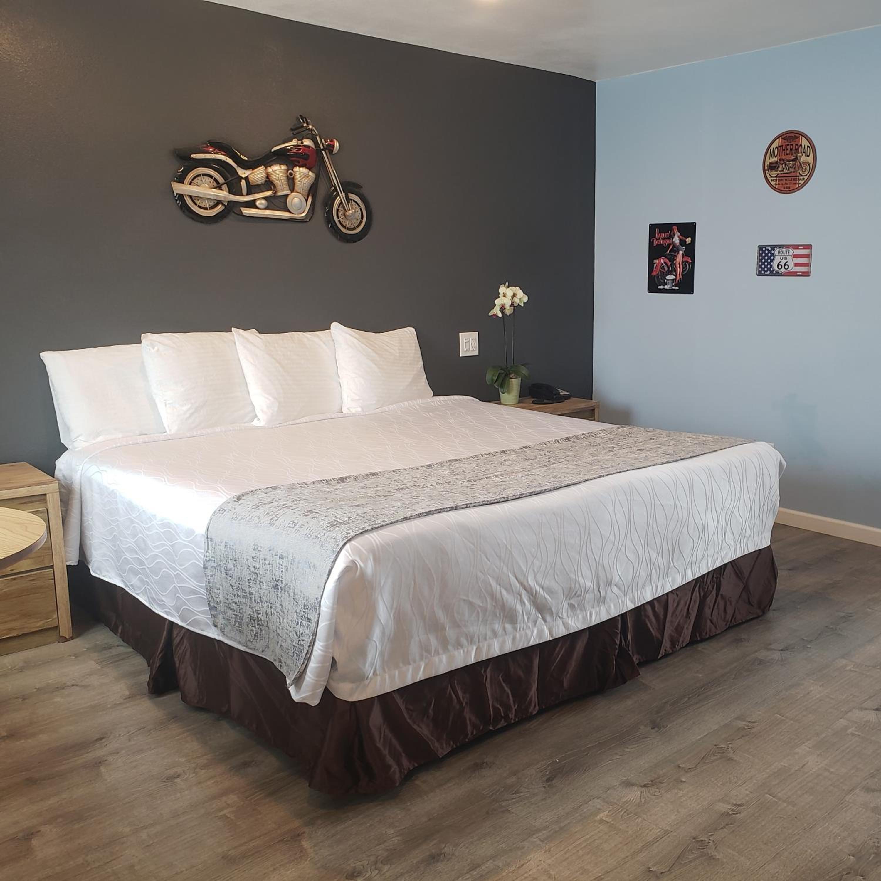 Deluxe Inn view 4
