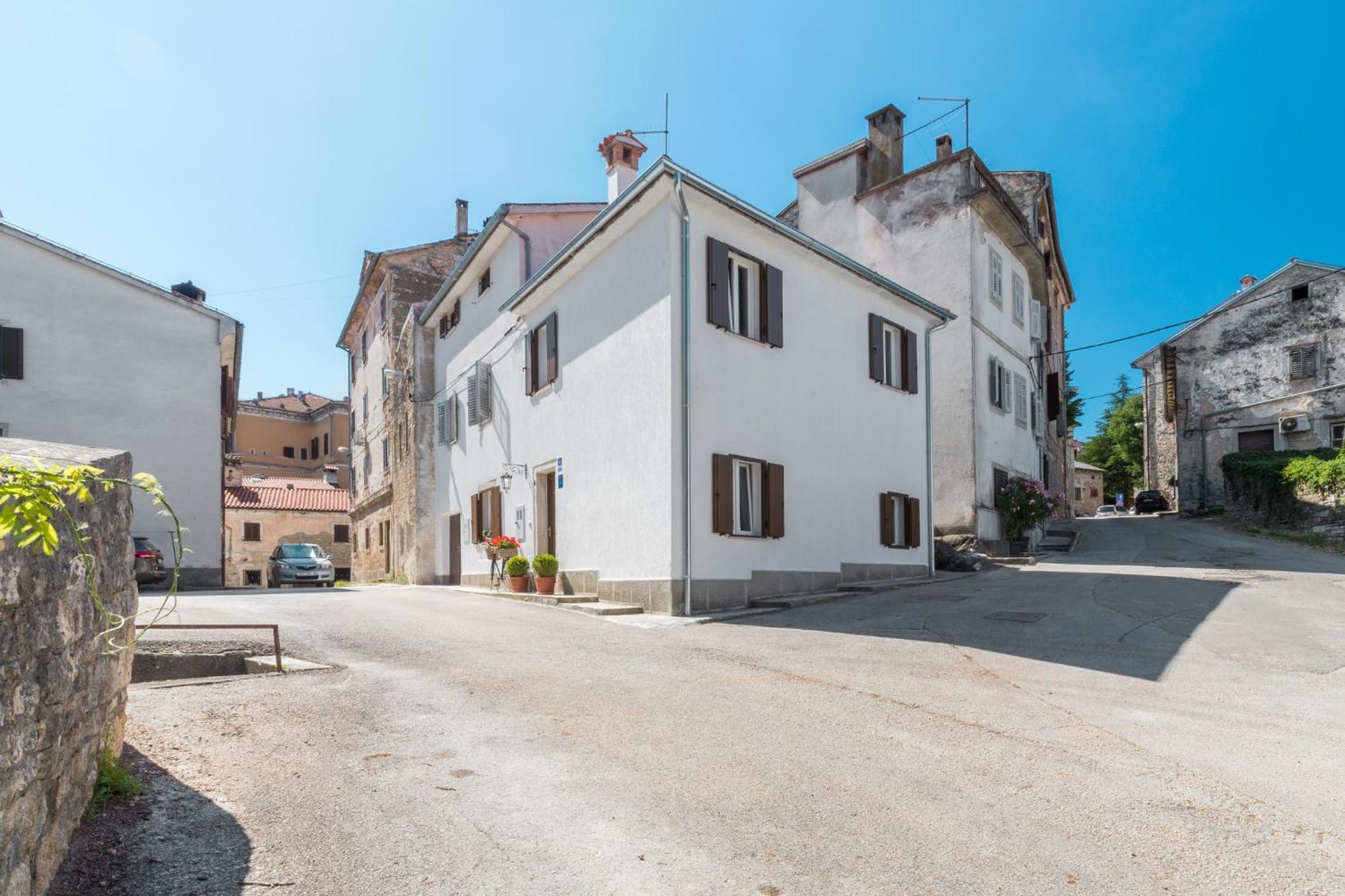 Apartman Pisino**** 70m2, 2+2 view 5