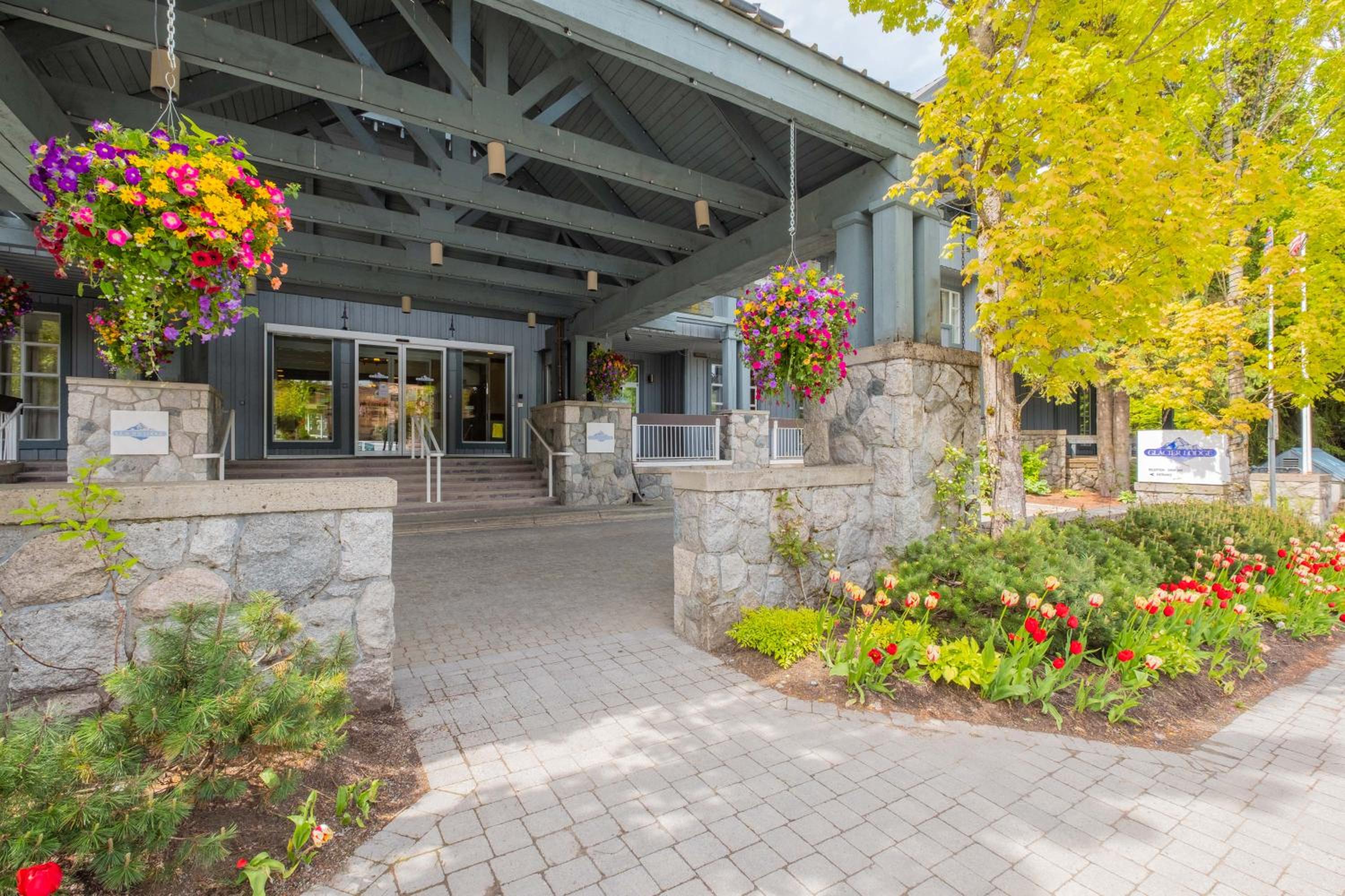 Glaciers Lodge by Outpost Whistler