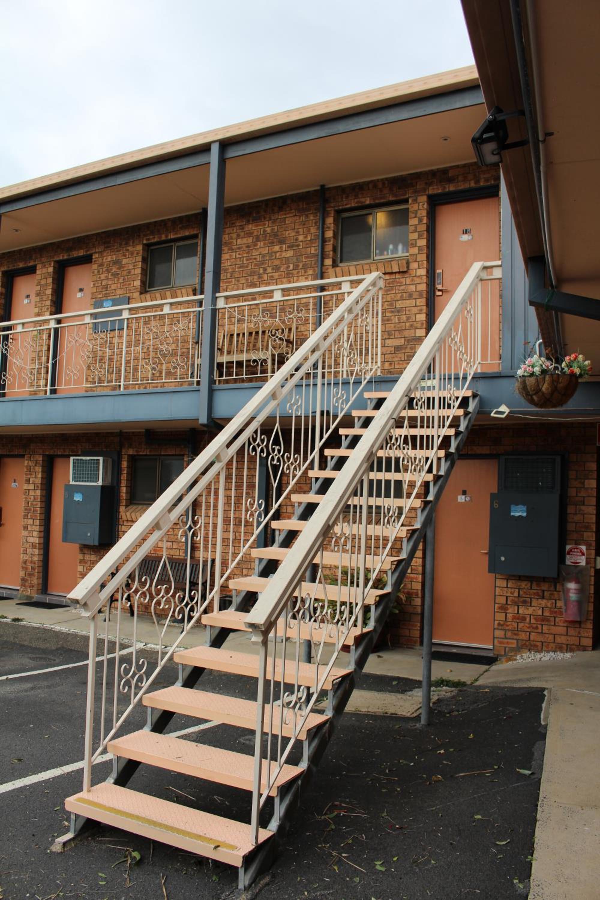Bridge View Motel