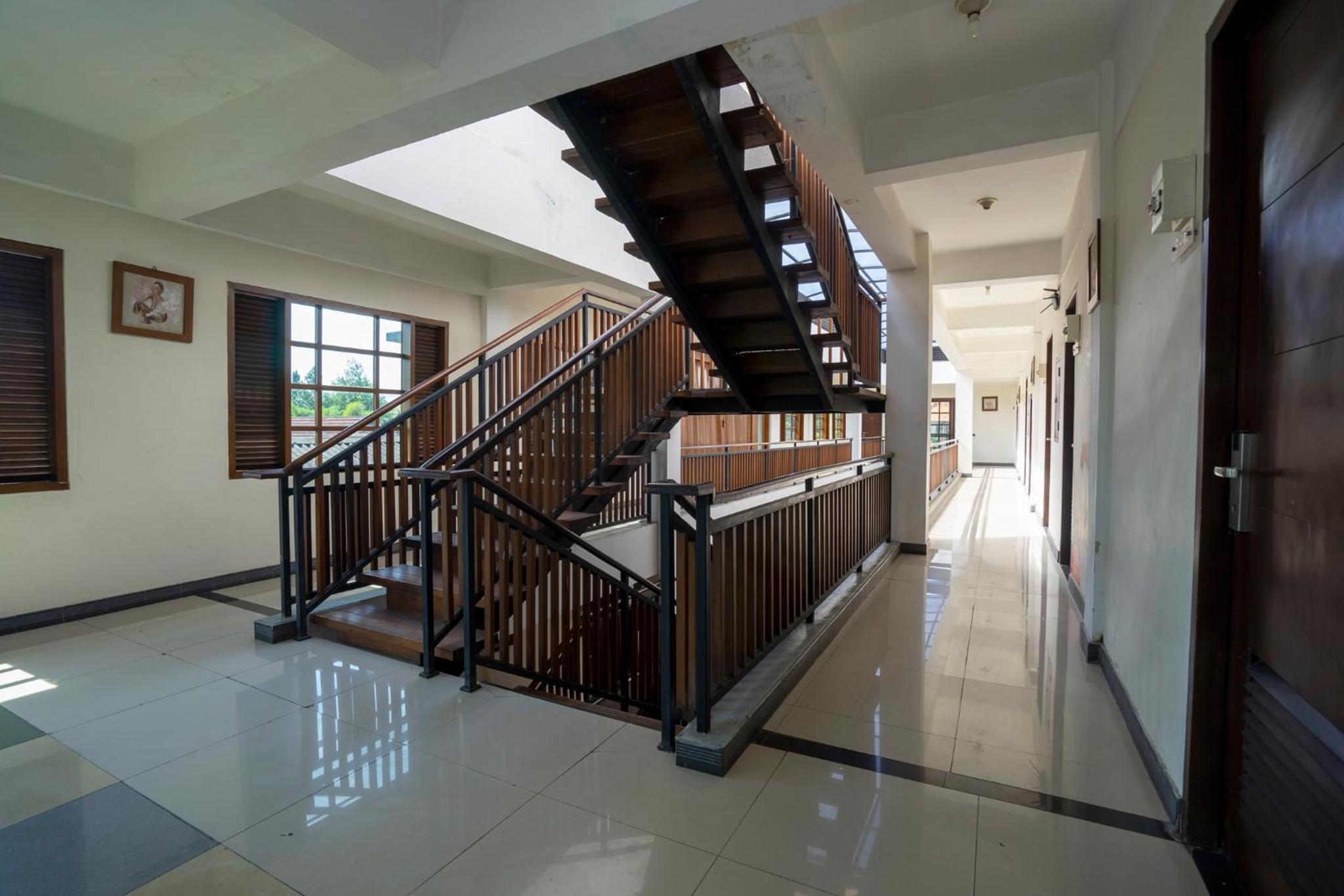 Dago's Hill Hotel, Бандунг - 12