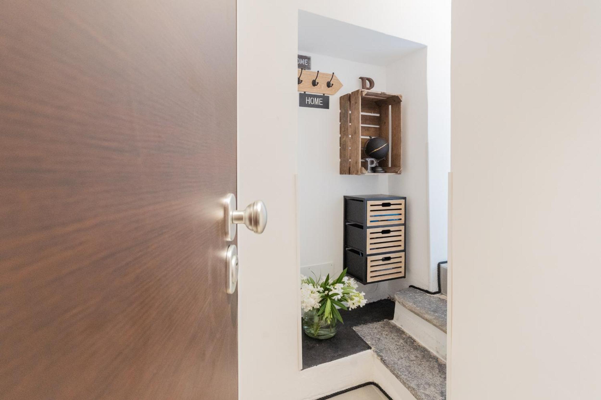 P Terrace - Lake View by Rent All Como view 3