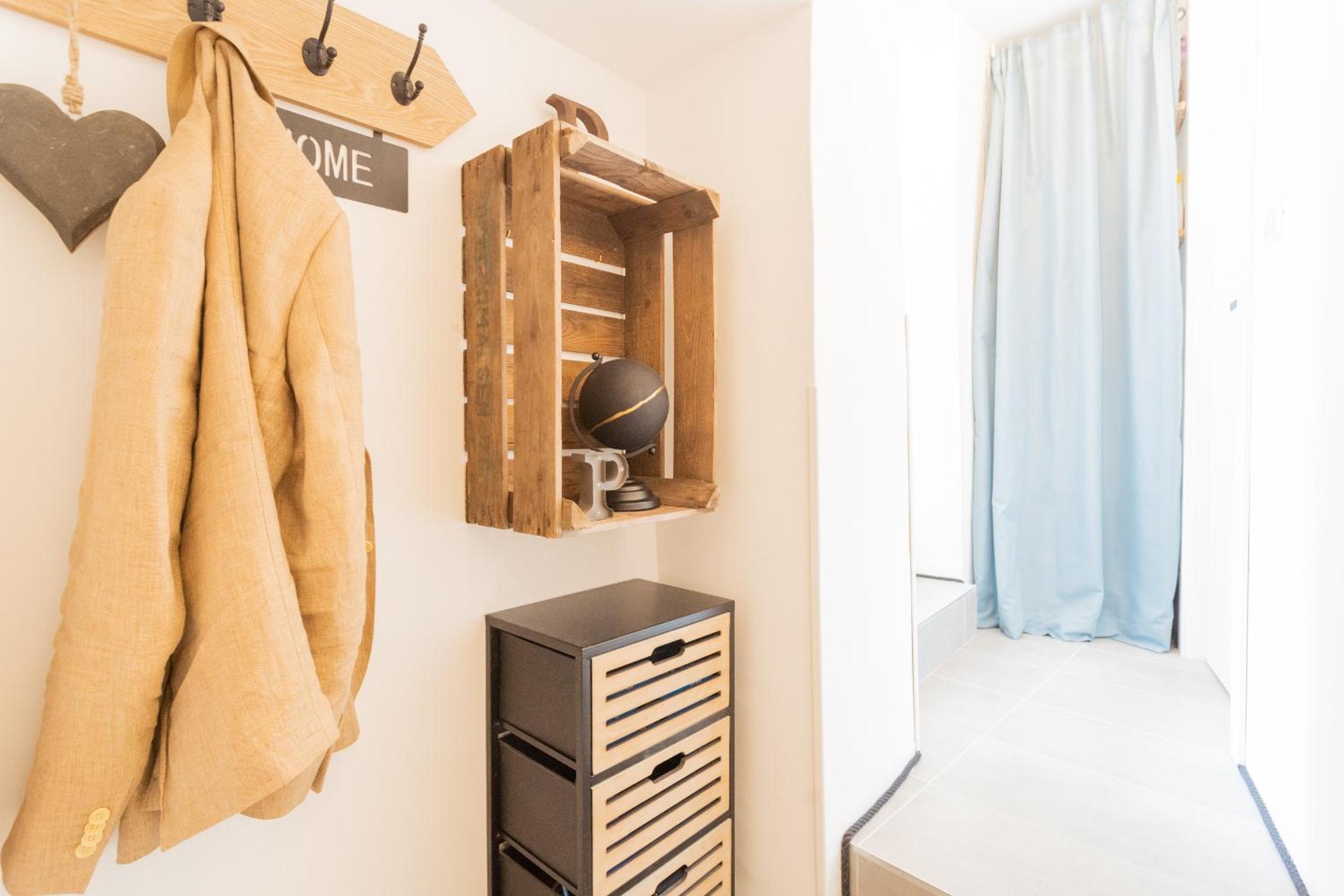 P Terrace - Lake View by Rent All Como view 4