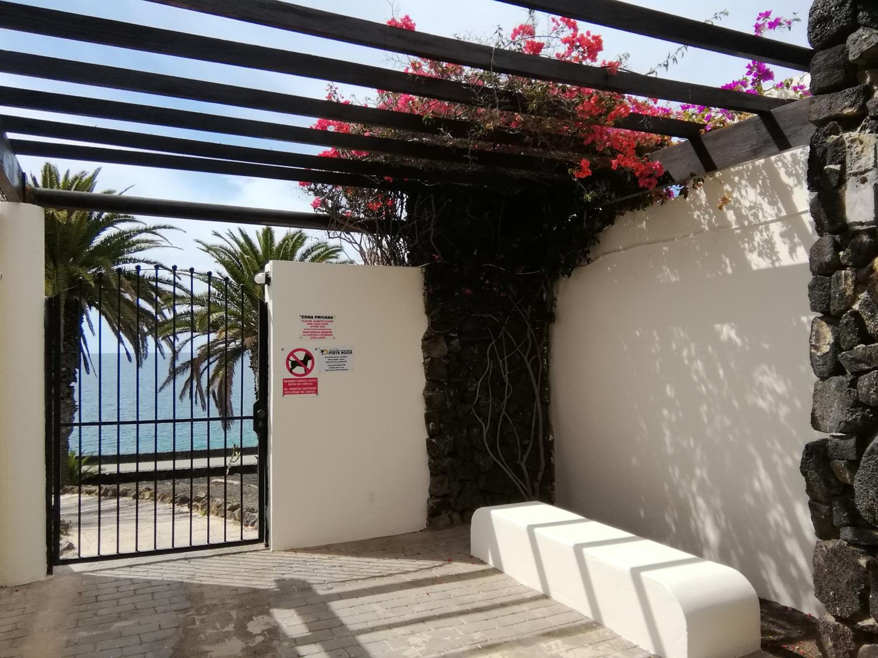 PLAYA ROCA MODERN STUDIO - Seafront Pool Complex photo 3