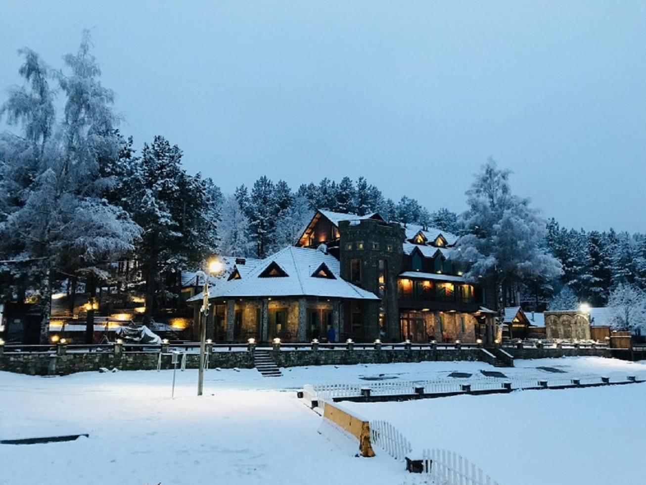 Hotel Natyral Razma Resort - Image 1