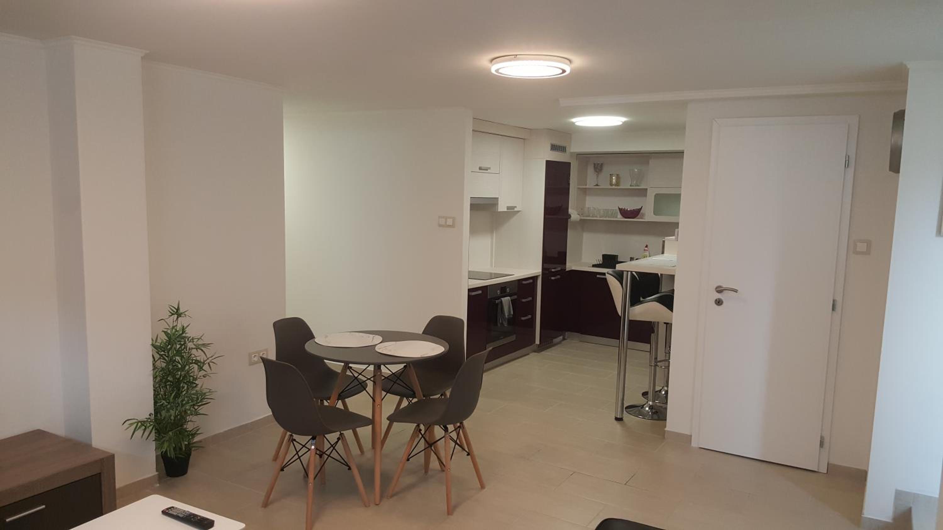 Orhidea Szuterén Apartman view 5