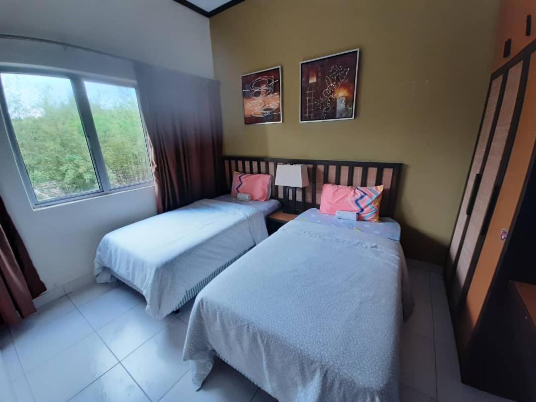 Gold Coast Morib Resort Apartment Ezzy photo 1