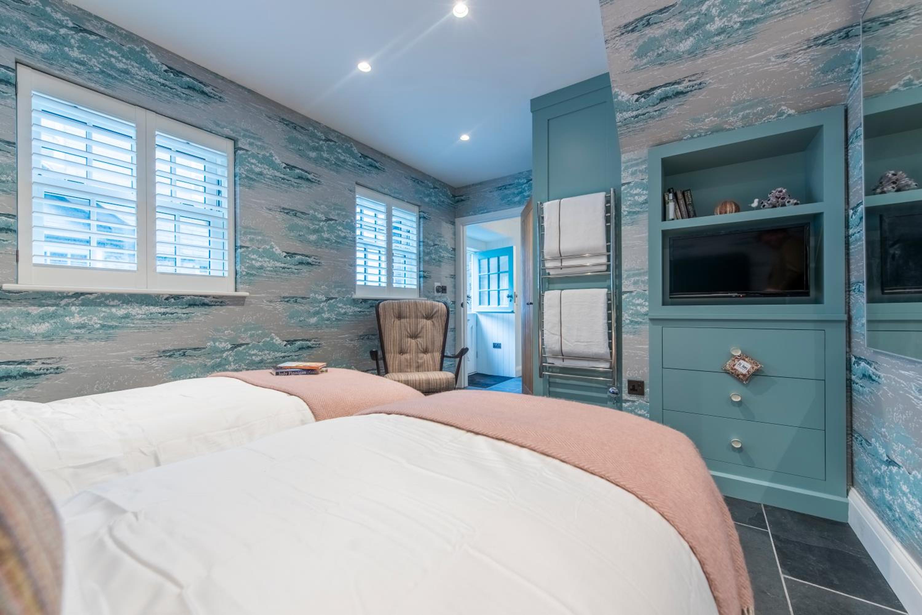 Iris 5 Star Gold Award Luxury Cottage view 2