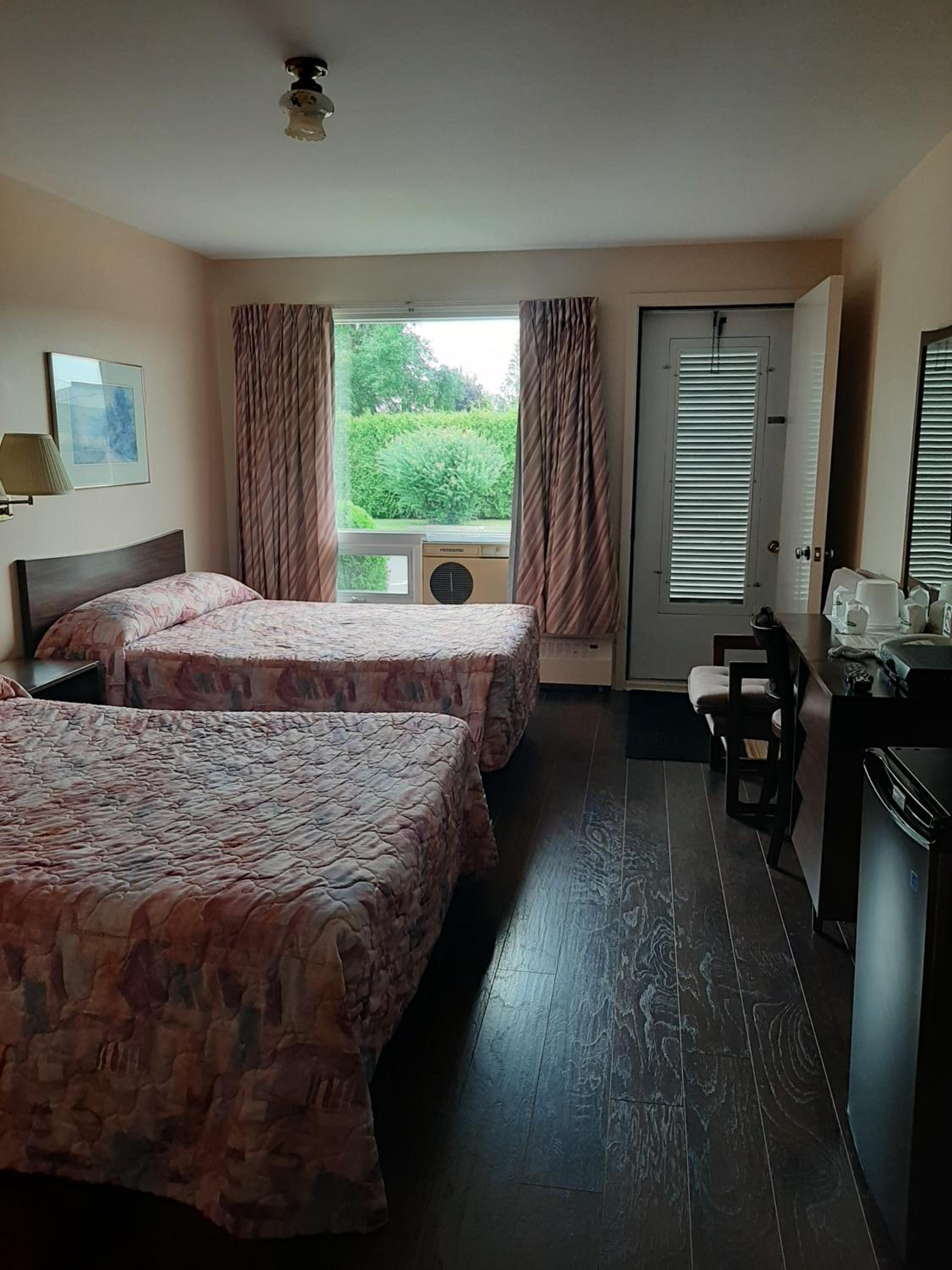 Motel Vaudreuil view 2