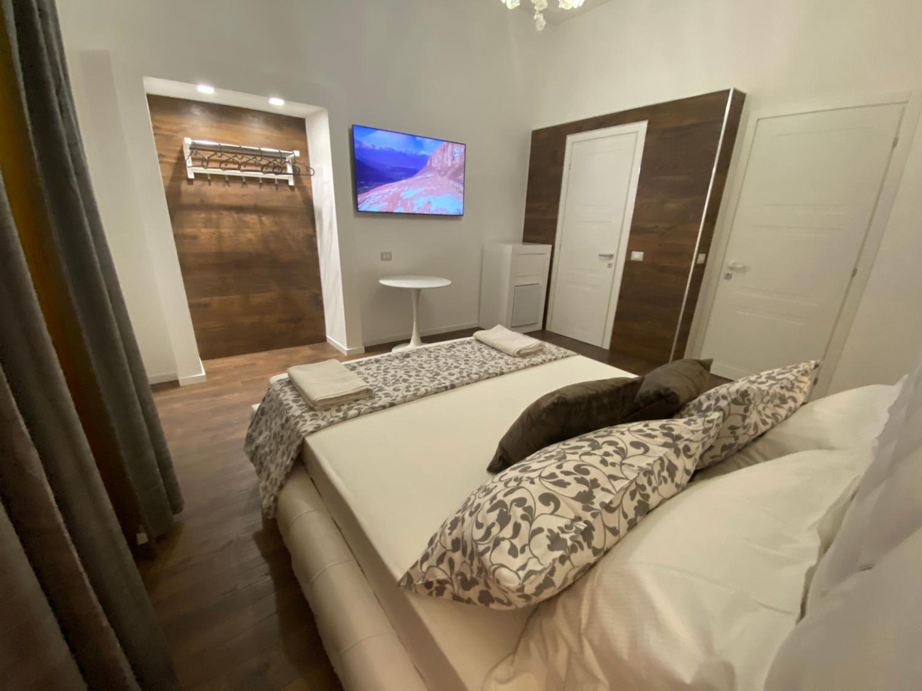 Vatican G&G Suites