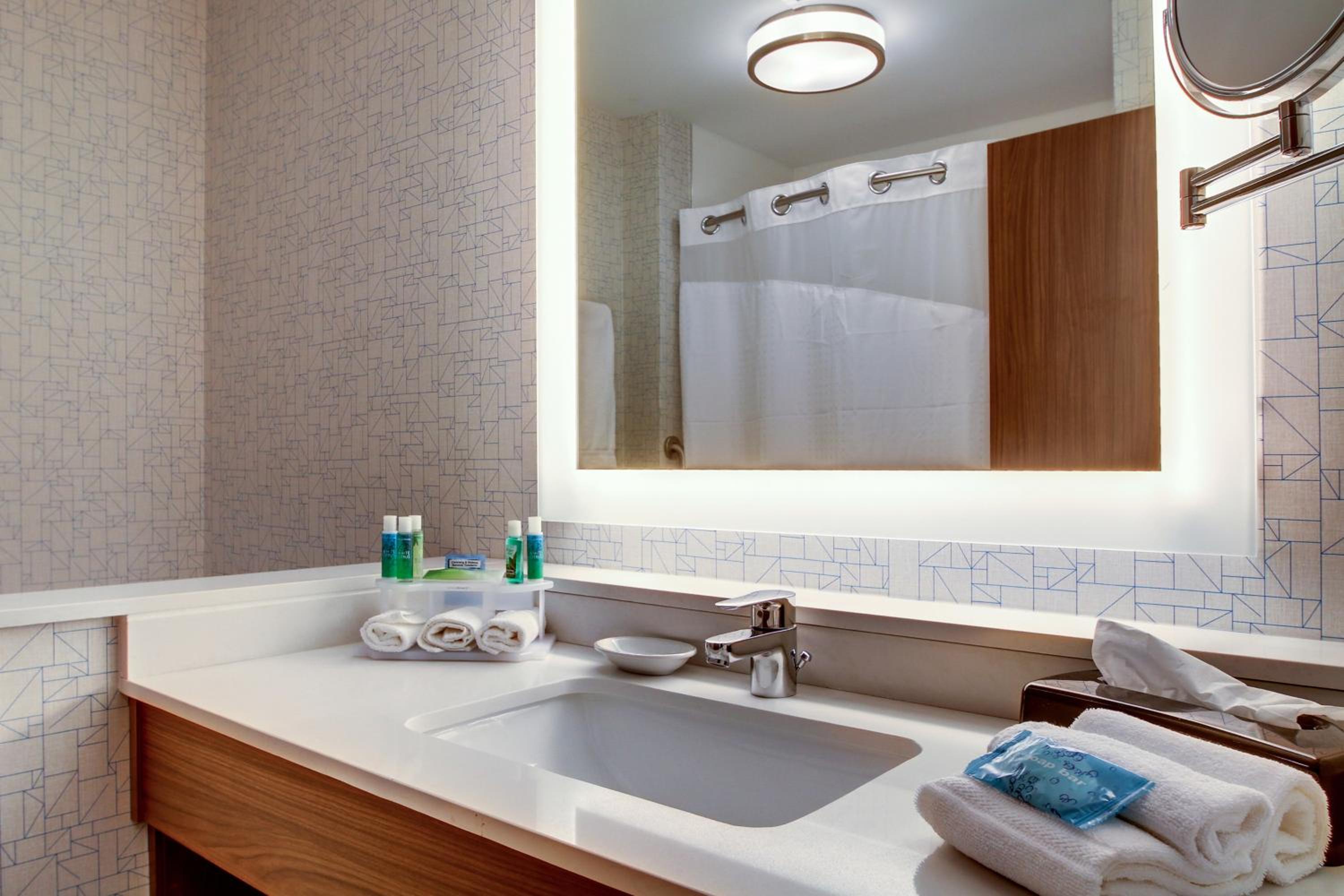 Galesburg Vacations - Holiday Inn Express Suites Galesburg, an IHG Hotel - Property Image 52