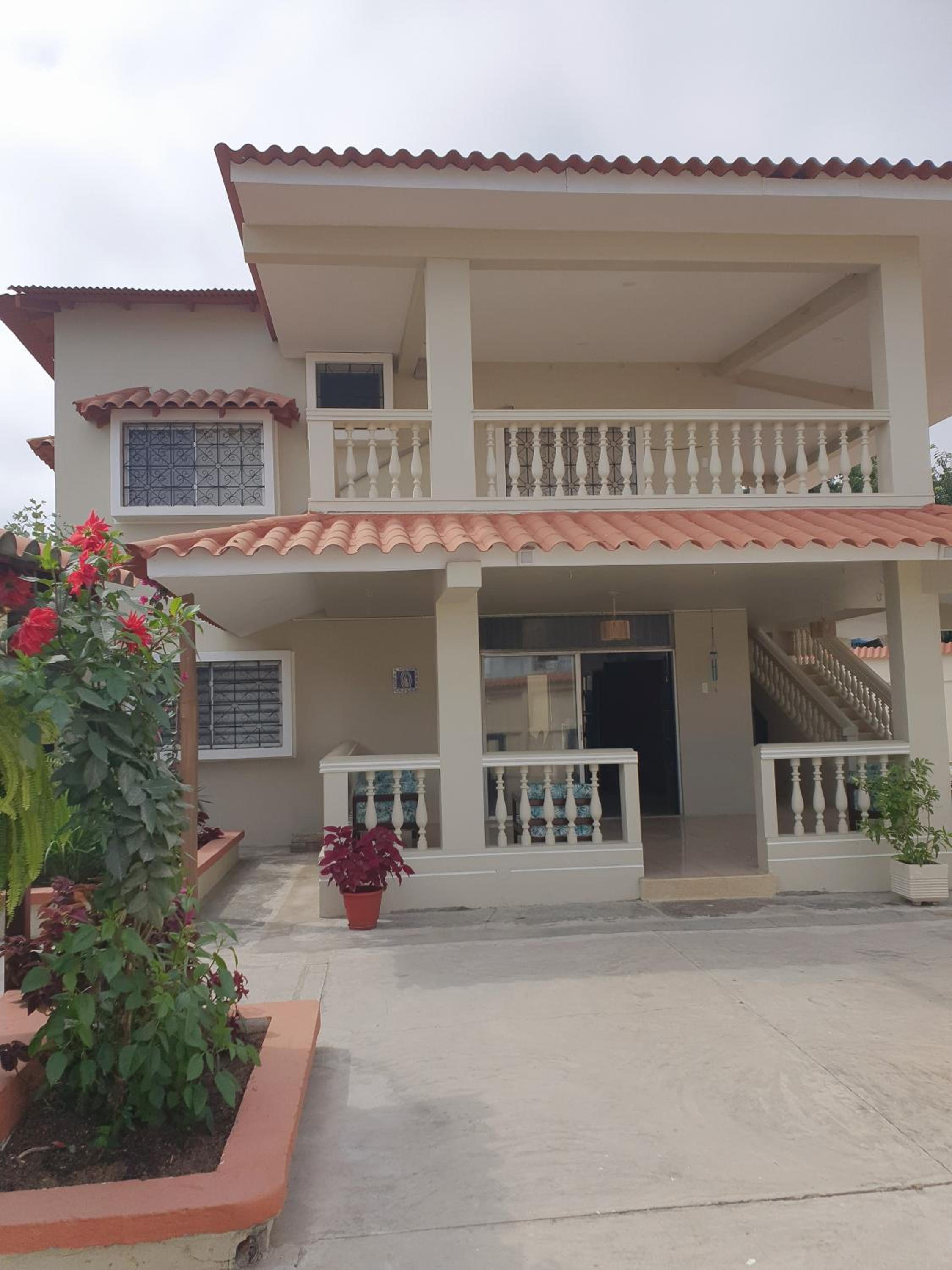 Renovada Casa Familiar con piscina en Salinas view 3