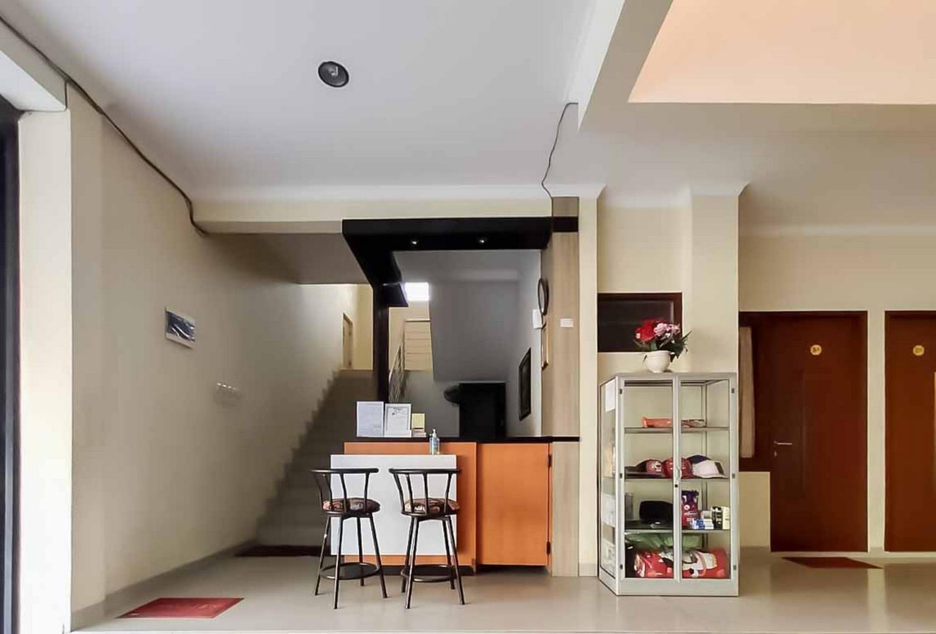 RedDoorz Plus near Cirebon Super Block Mall 2