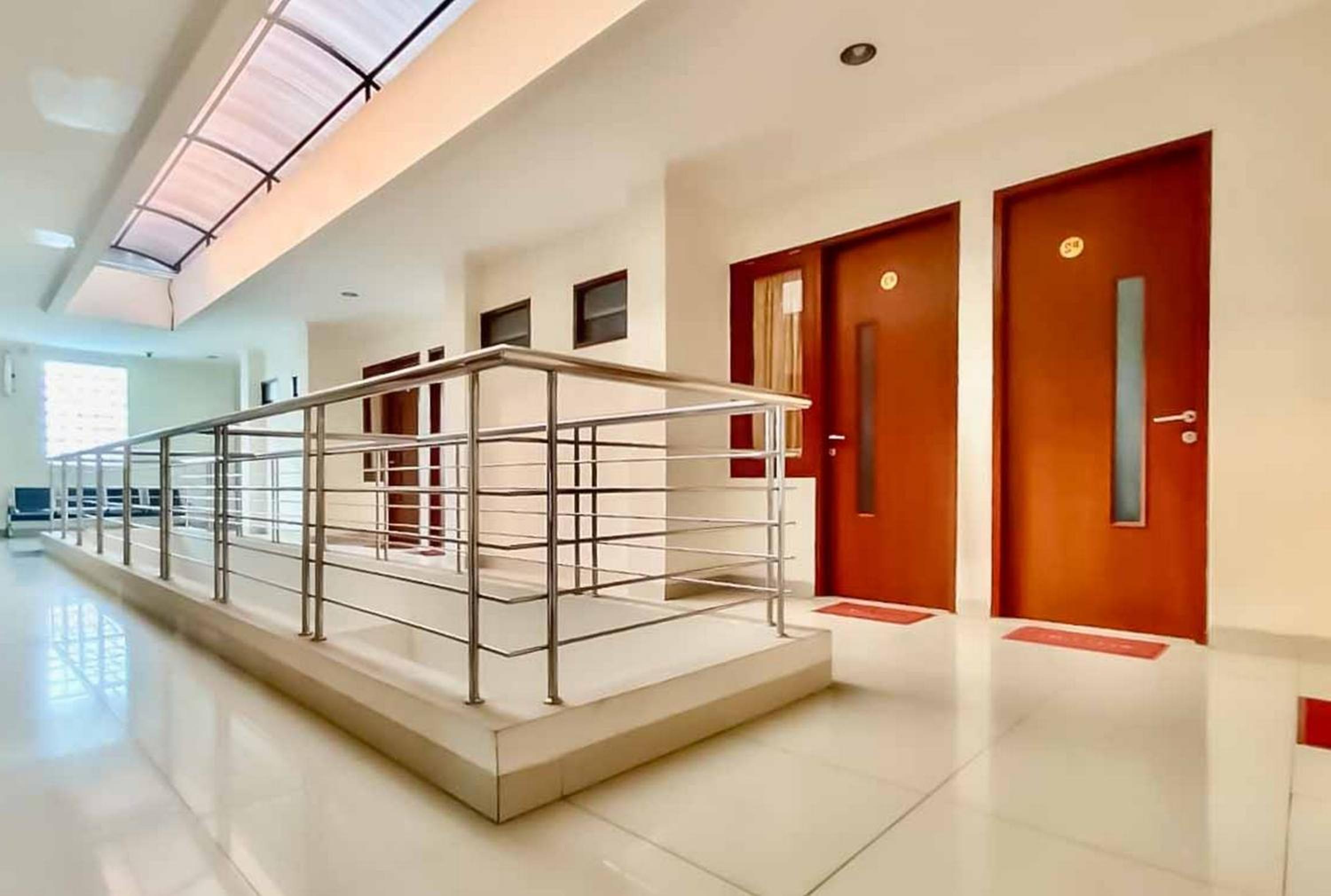 RedDoorz Plus near Cirebon Super Block Mall 2, チレボン - 14