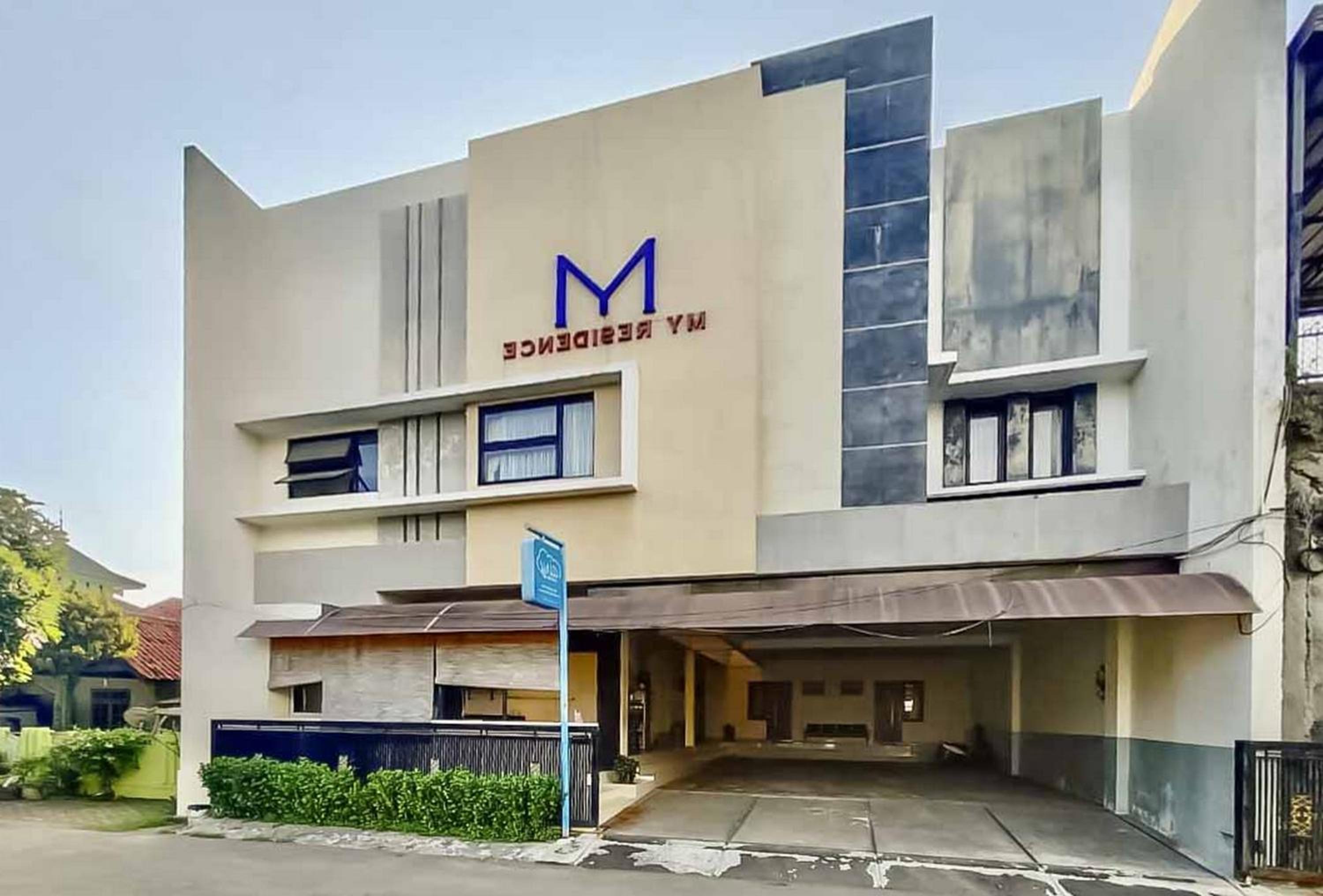 RedDoorz Plus near Cirebon Super Block Mall 2