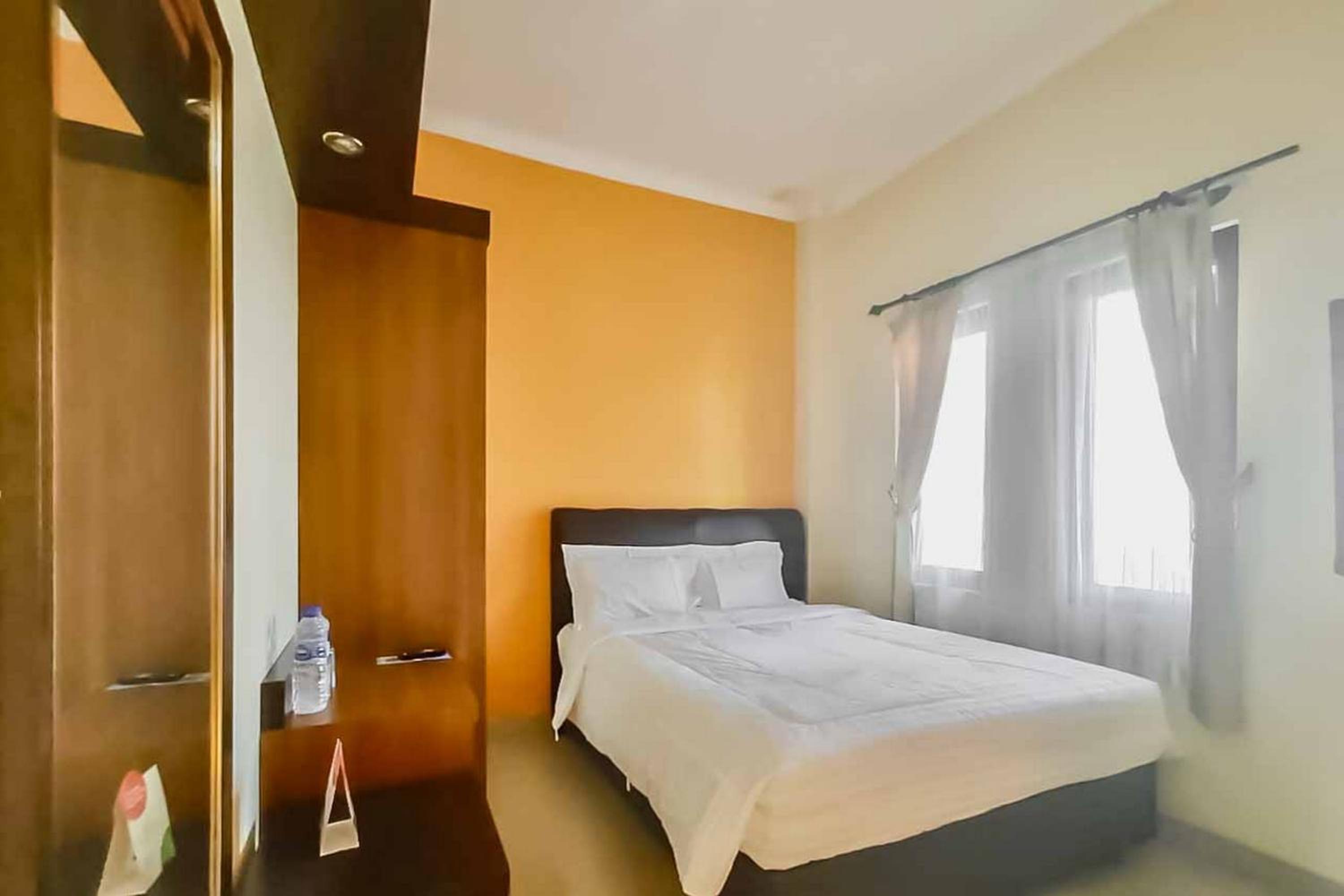 RedDoorz Plus near Cirebon Super Block Mall 2