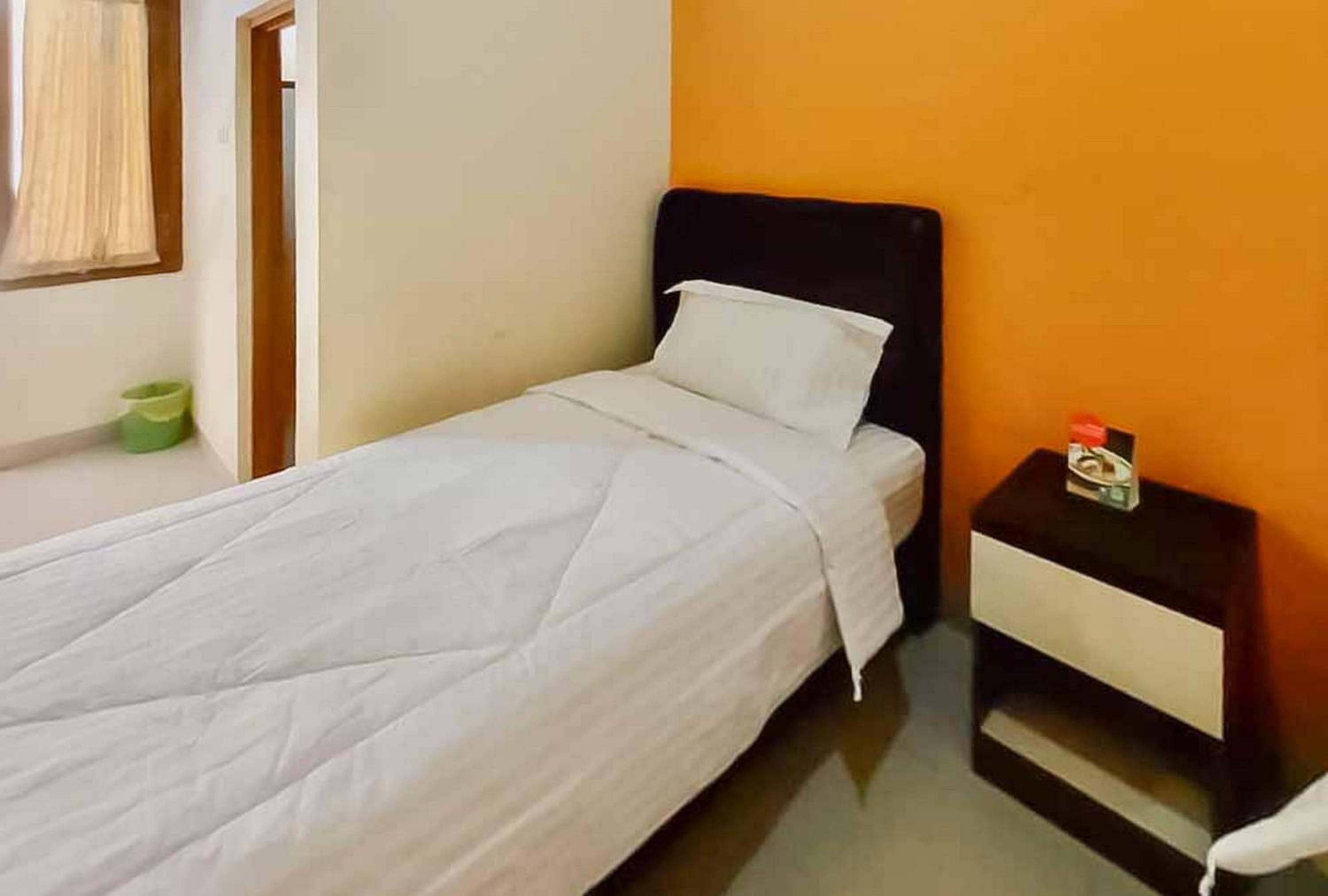 RedDoorz Plus near Cirebon Super Block Mall 2, チレボン - 18