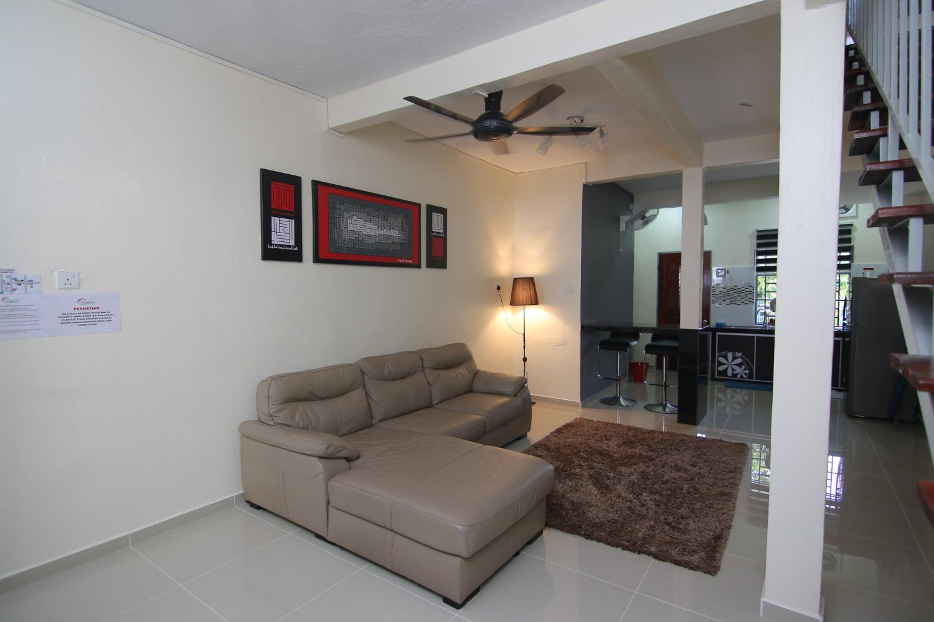 Homestay Hj Esmon 3 UTHM Parit Raja photo 2