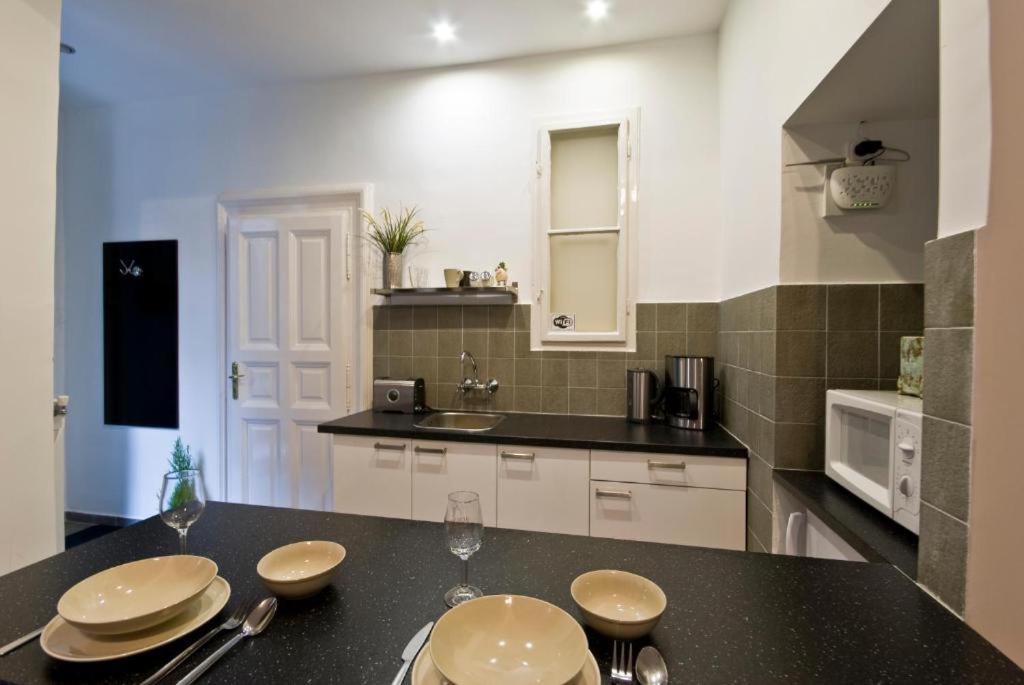 Daphne Deluxe Apartment view 5