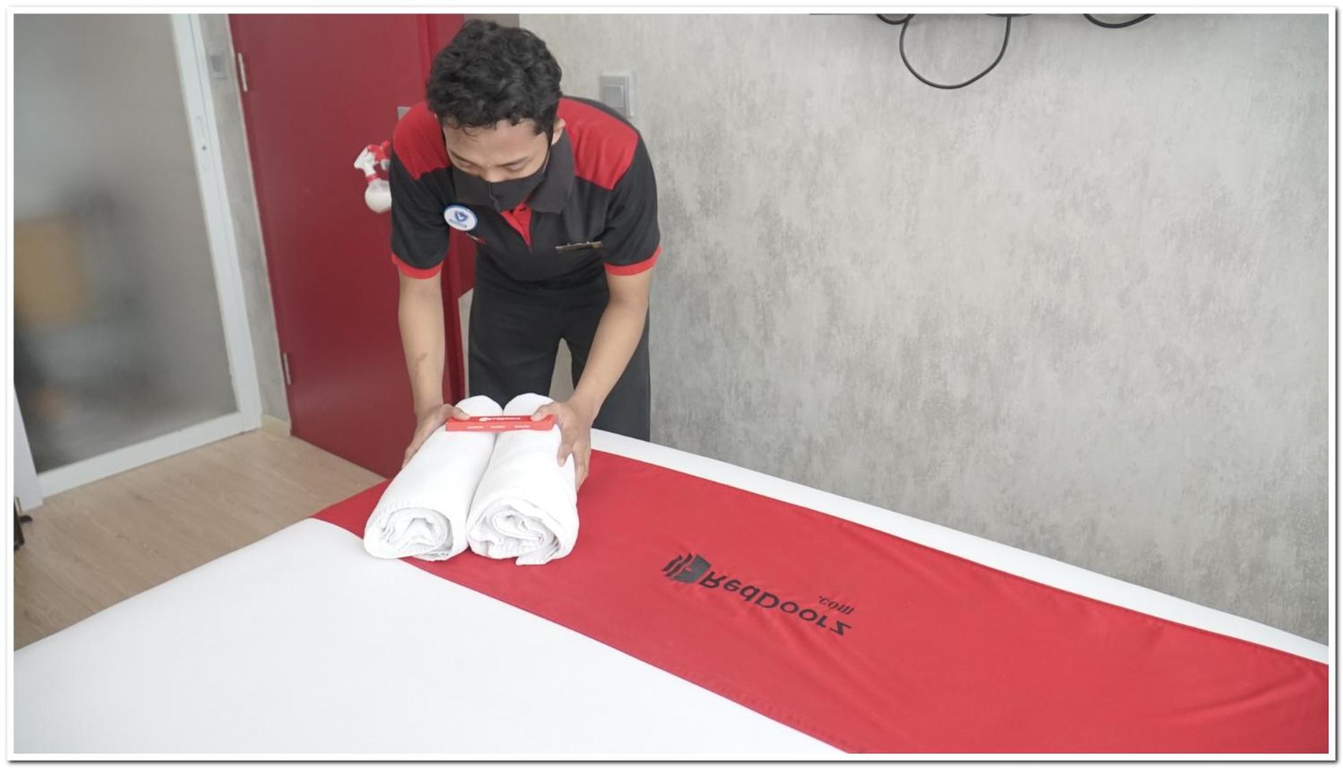 RedDoorz Plus near Teras Kota 3 view 5