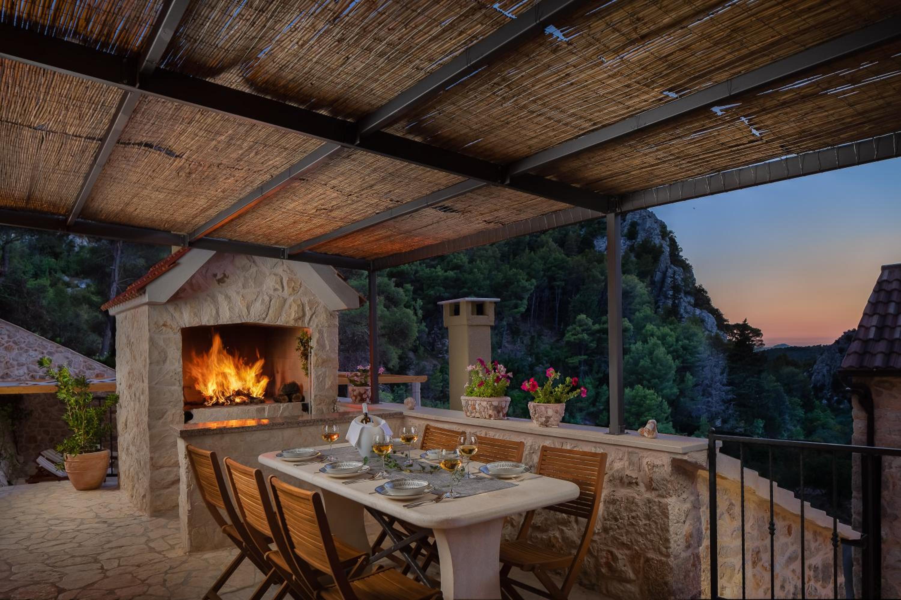 Rustic luxury Villa Fulmin view 4