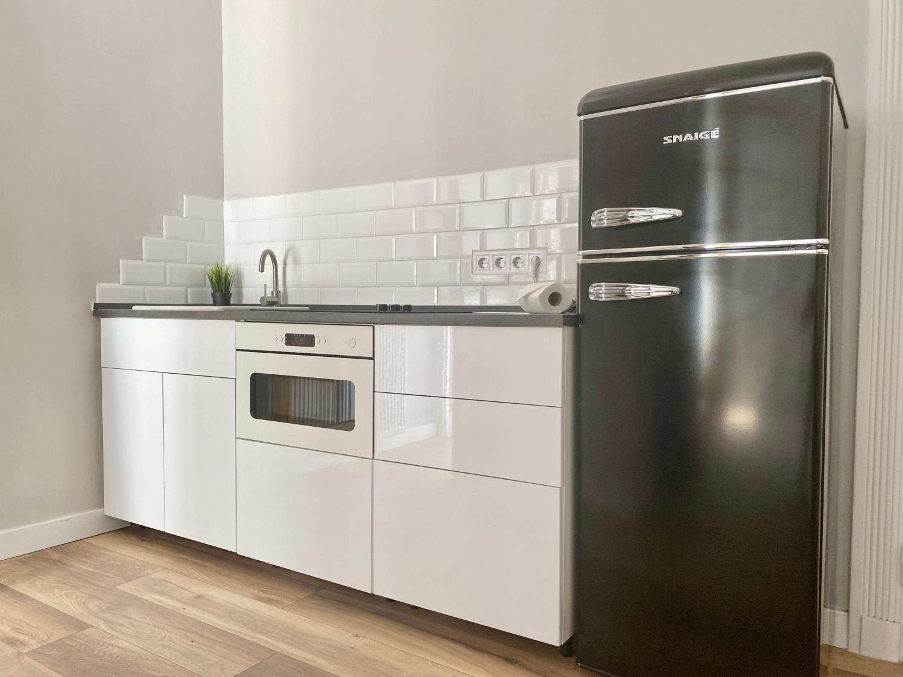 Standard Apartment by Hi5 - 2 bedroom suite in the center view 3