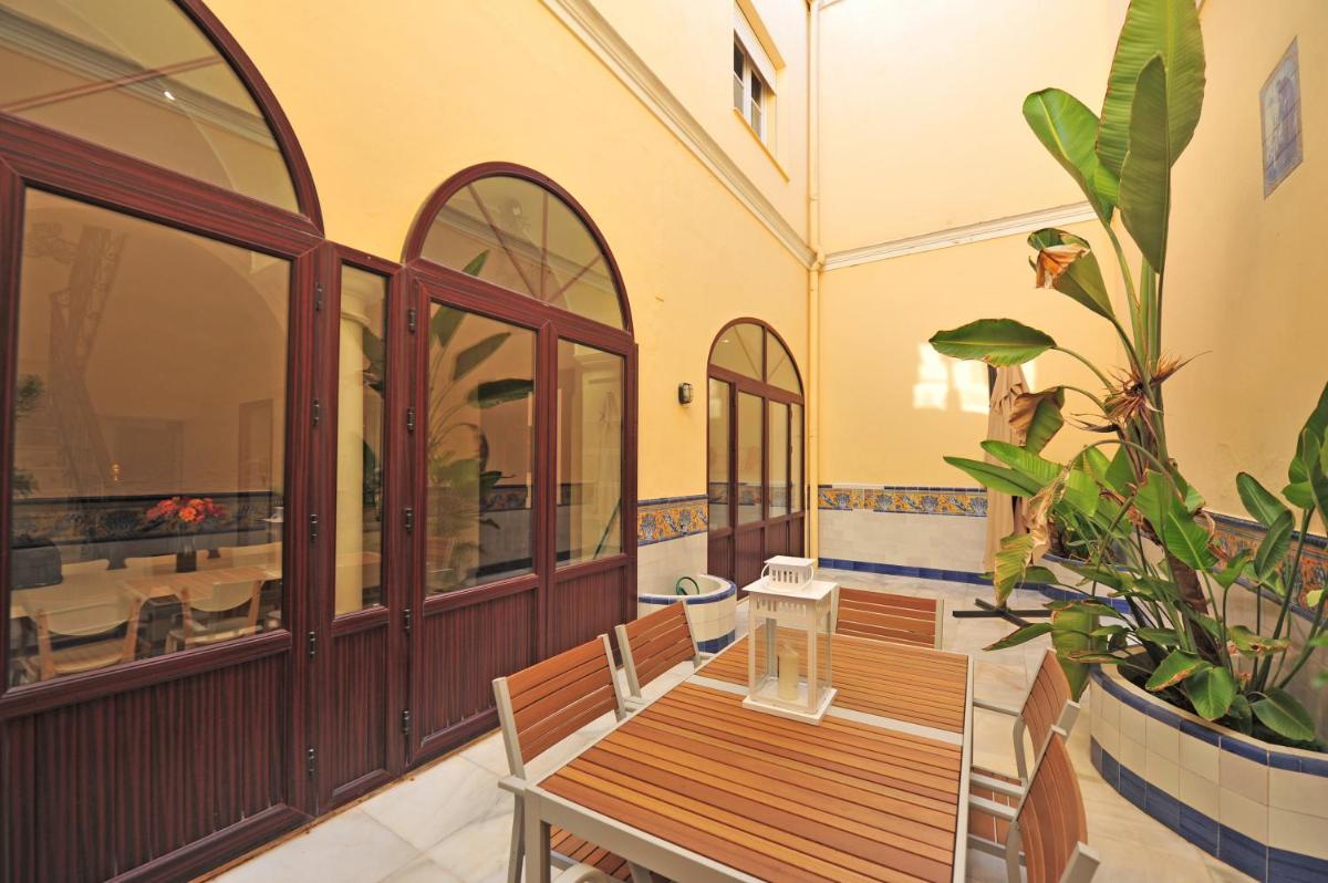 Palacio Centro Terraza 8 dormitorios view 2