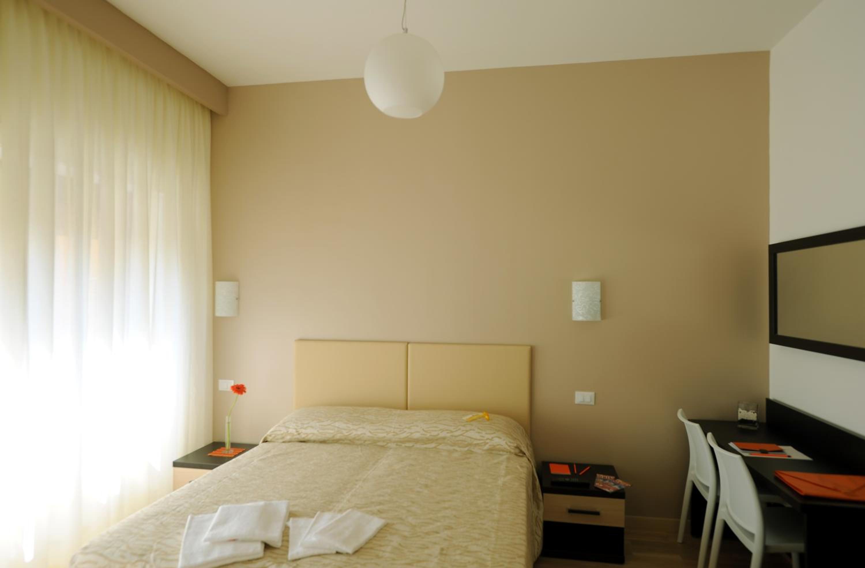 Honey Rooms photo 2