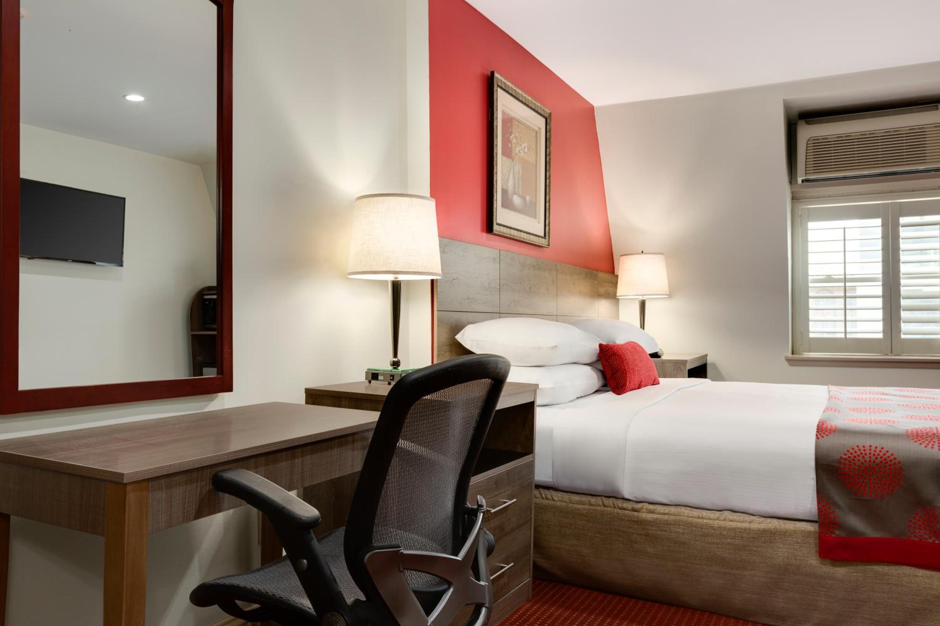 Oakland Vacations - Ramada by Wyndham Oakland Downtown City Center - Property Image 18
