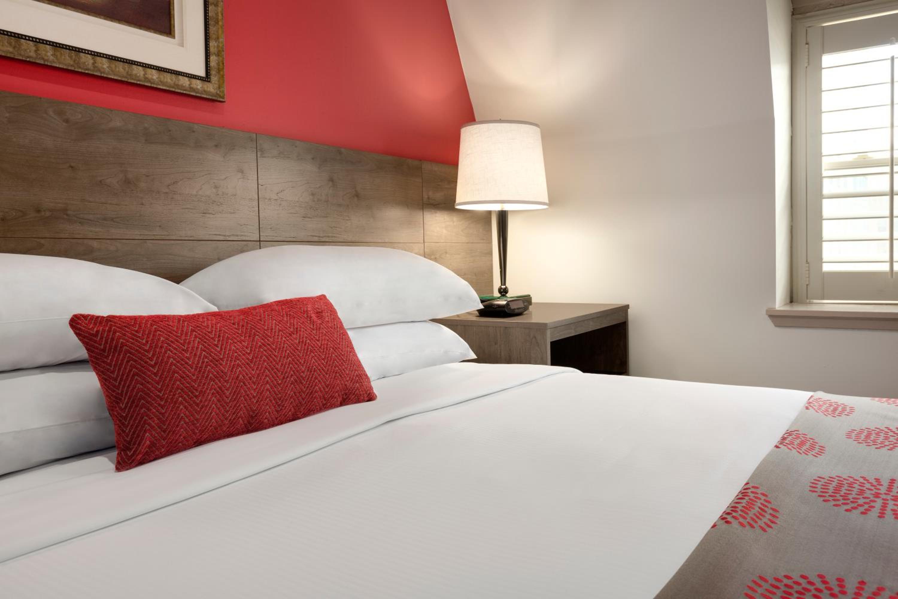 Oakland Vacations - Ramada by Wyndham Oakland Downtown City Center - Property Image 11