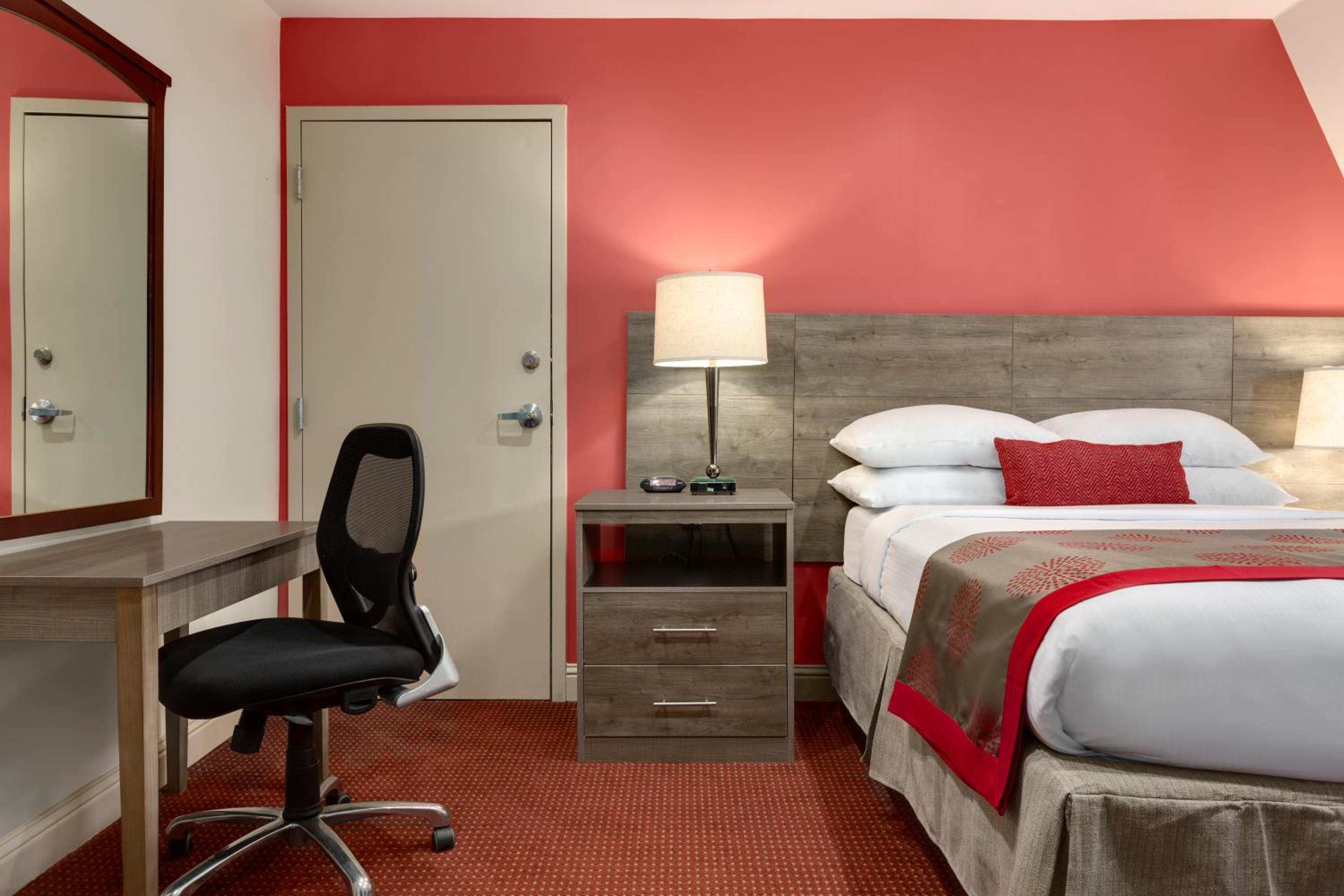Oakland Vacations - Ramada by Wyndham Oakland Downtown City Center - Property Image 17
