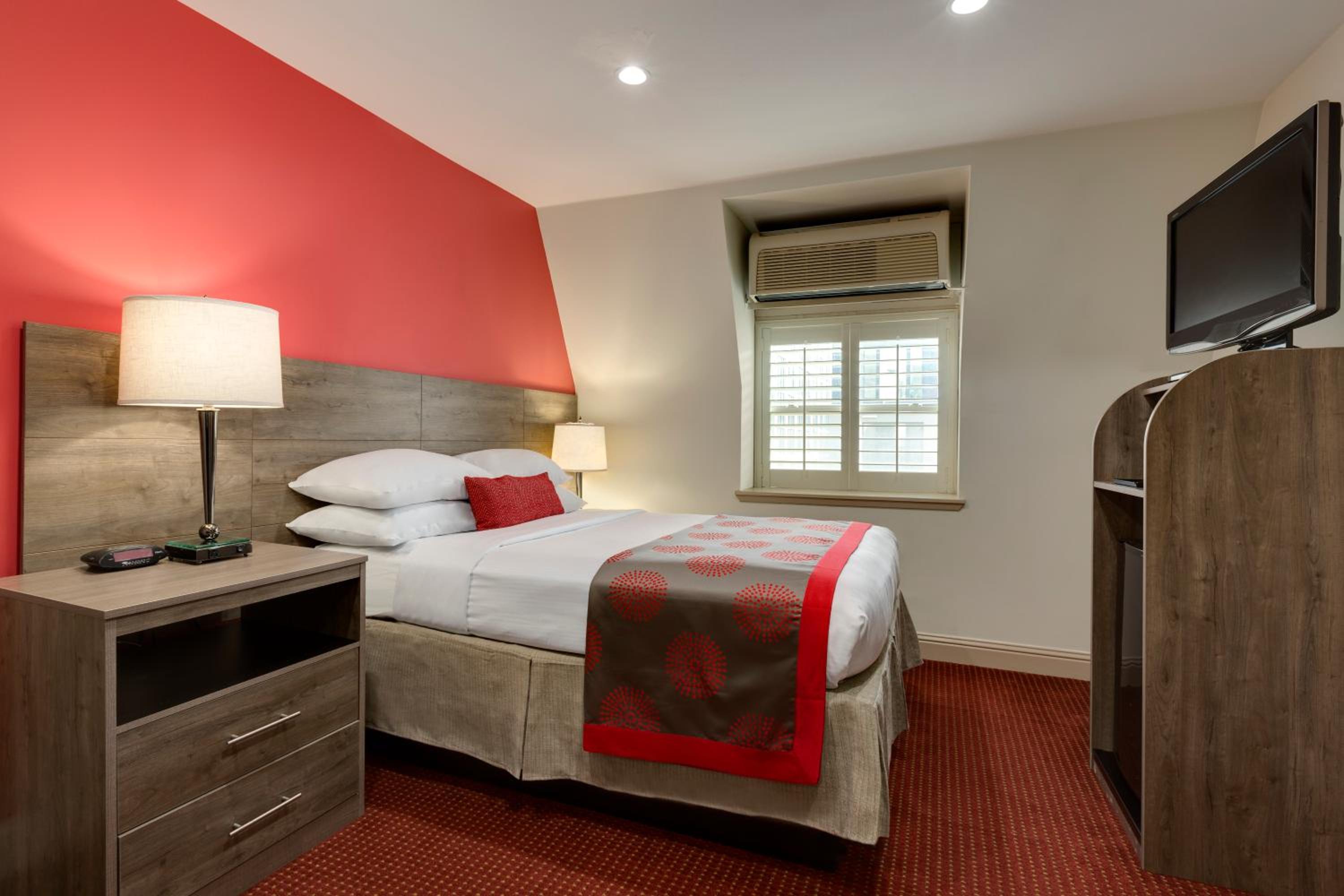 Oakland Vacations - Ramada by Wyndham Oakland Downtown City Center - Property Image 15