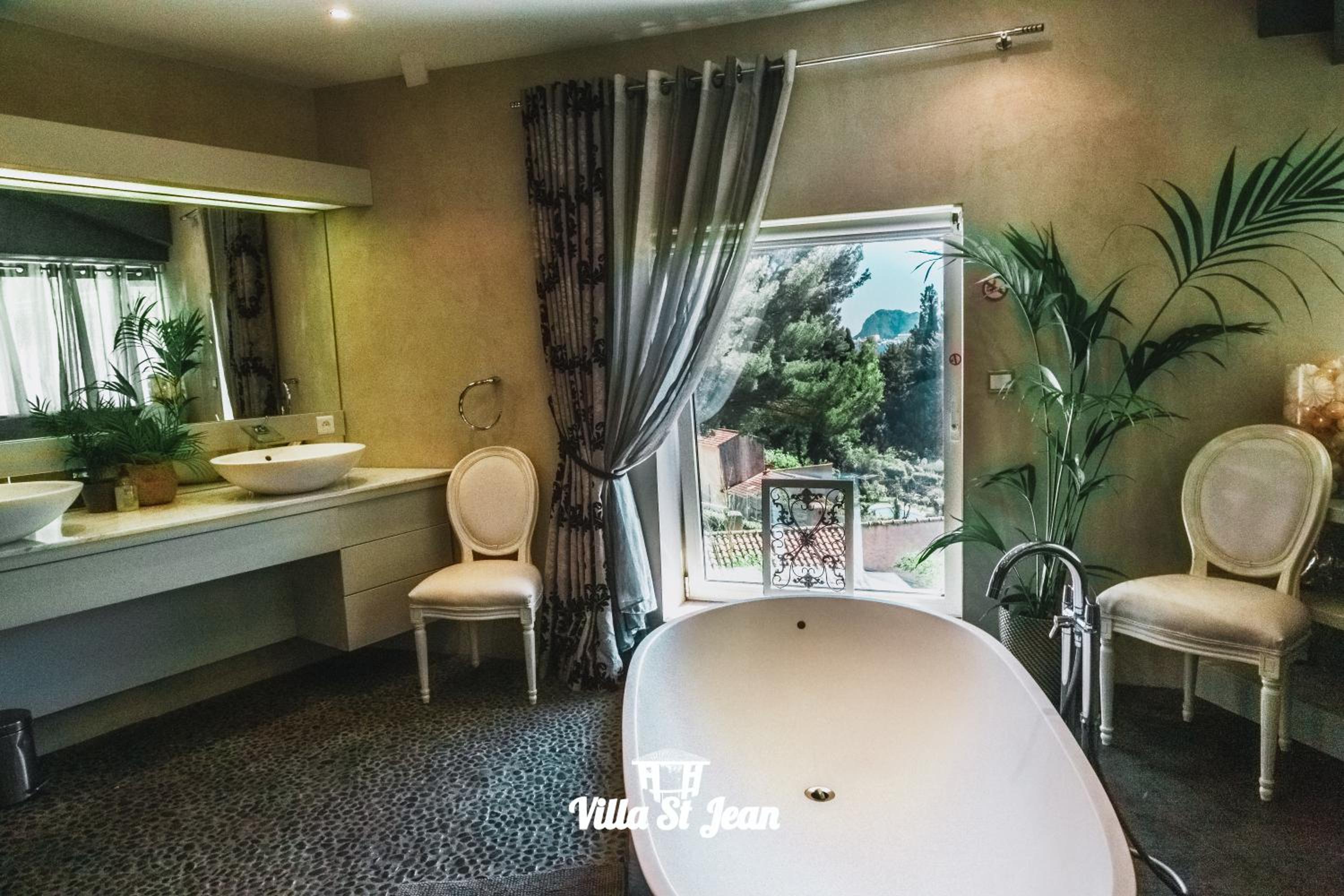 Villa St Jean SUITE Romantique view 4