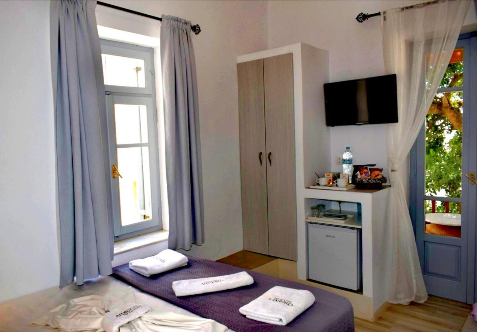 Tinos Heritage Plateia