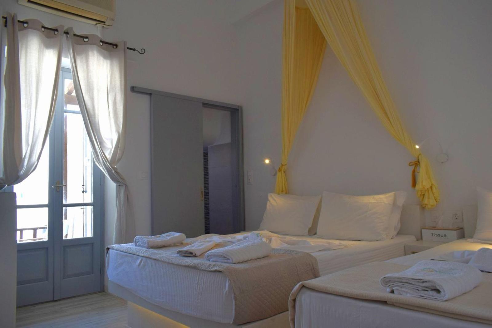 Tinos Heritage Plateia