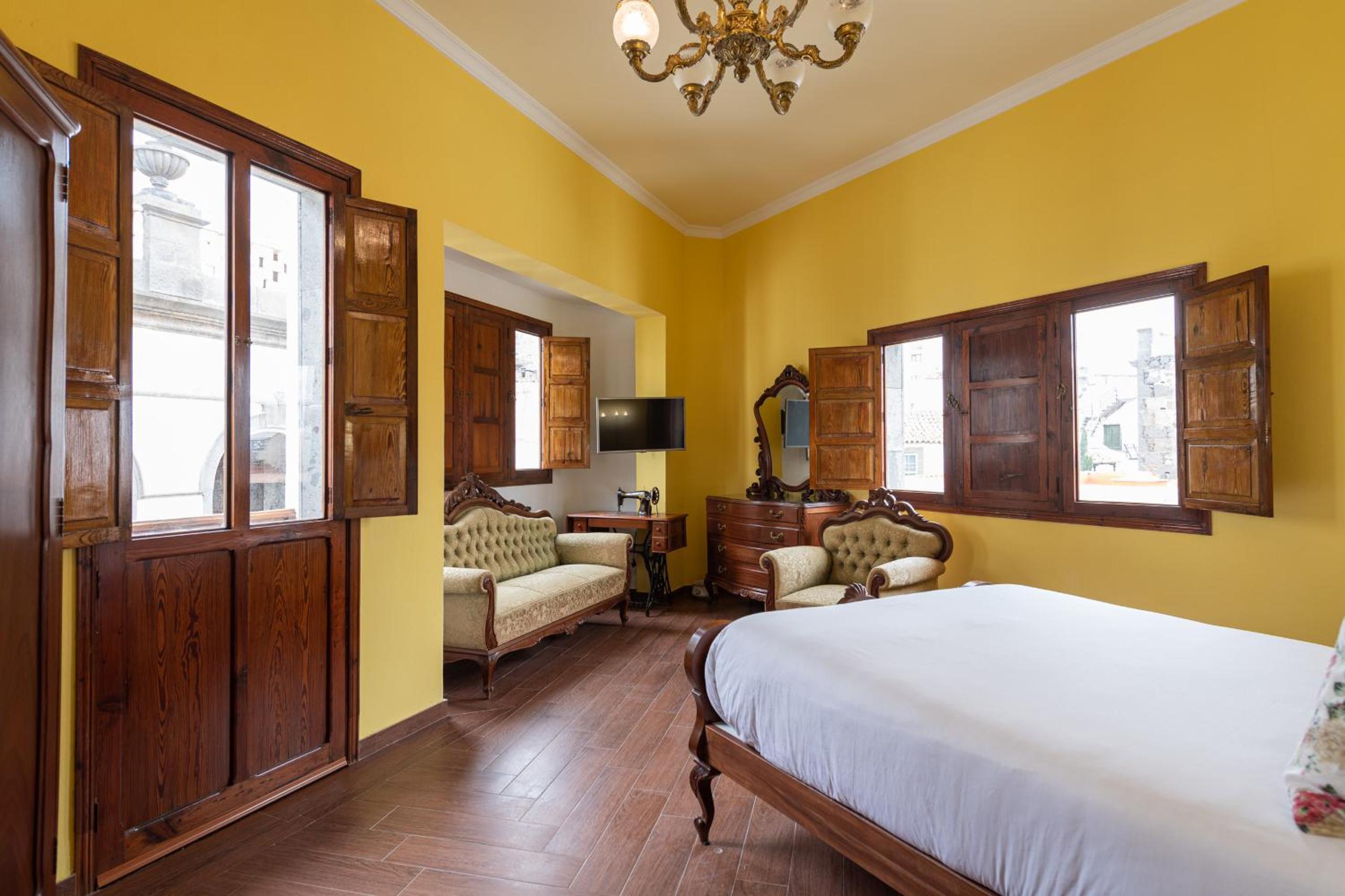 HomeForGuest NEW Duplex with Rooftop next to Arucas Cathedral view 4