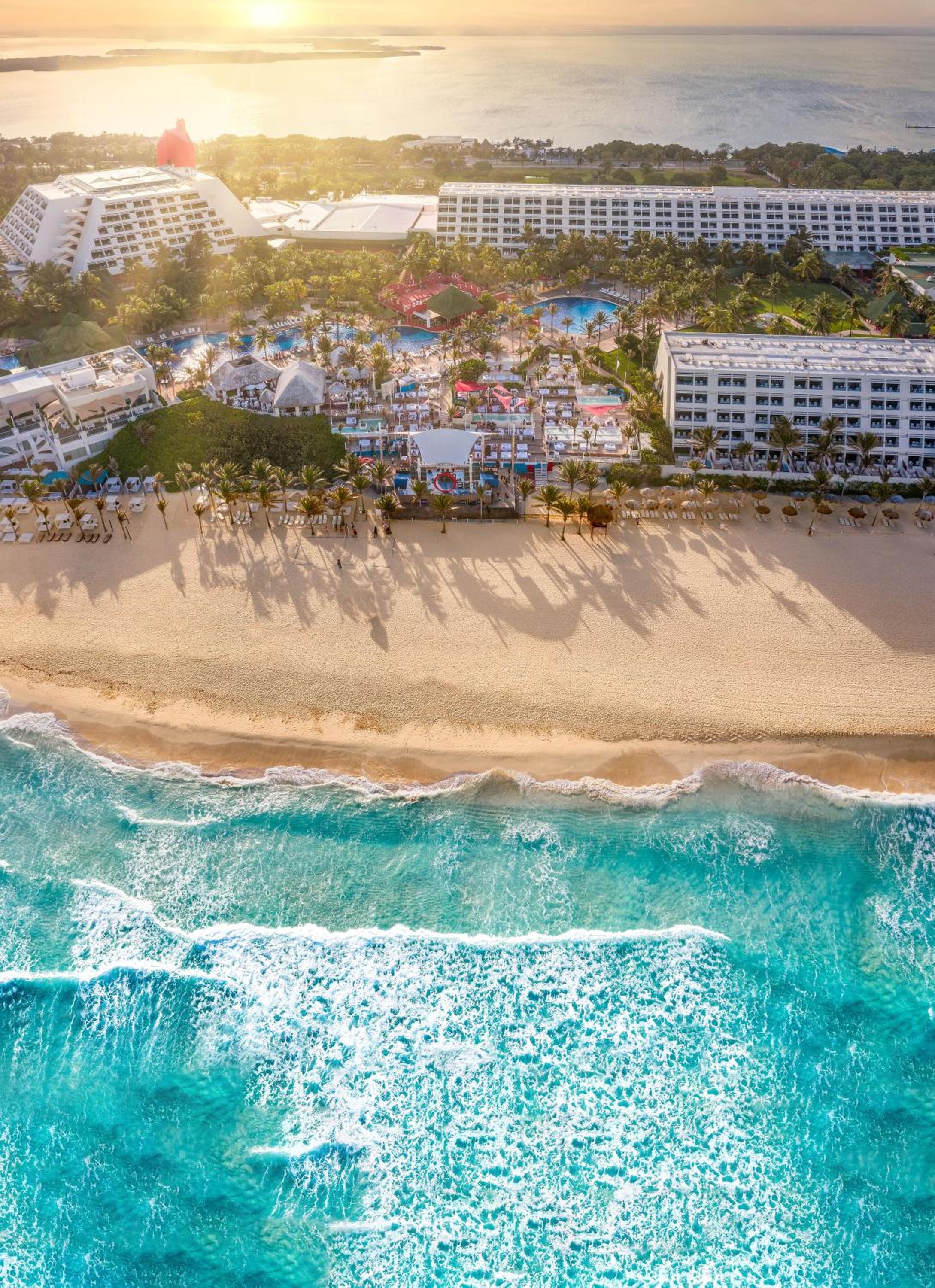 The Pyramid Cancun by Oasis - All Inclusive