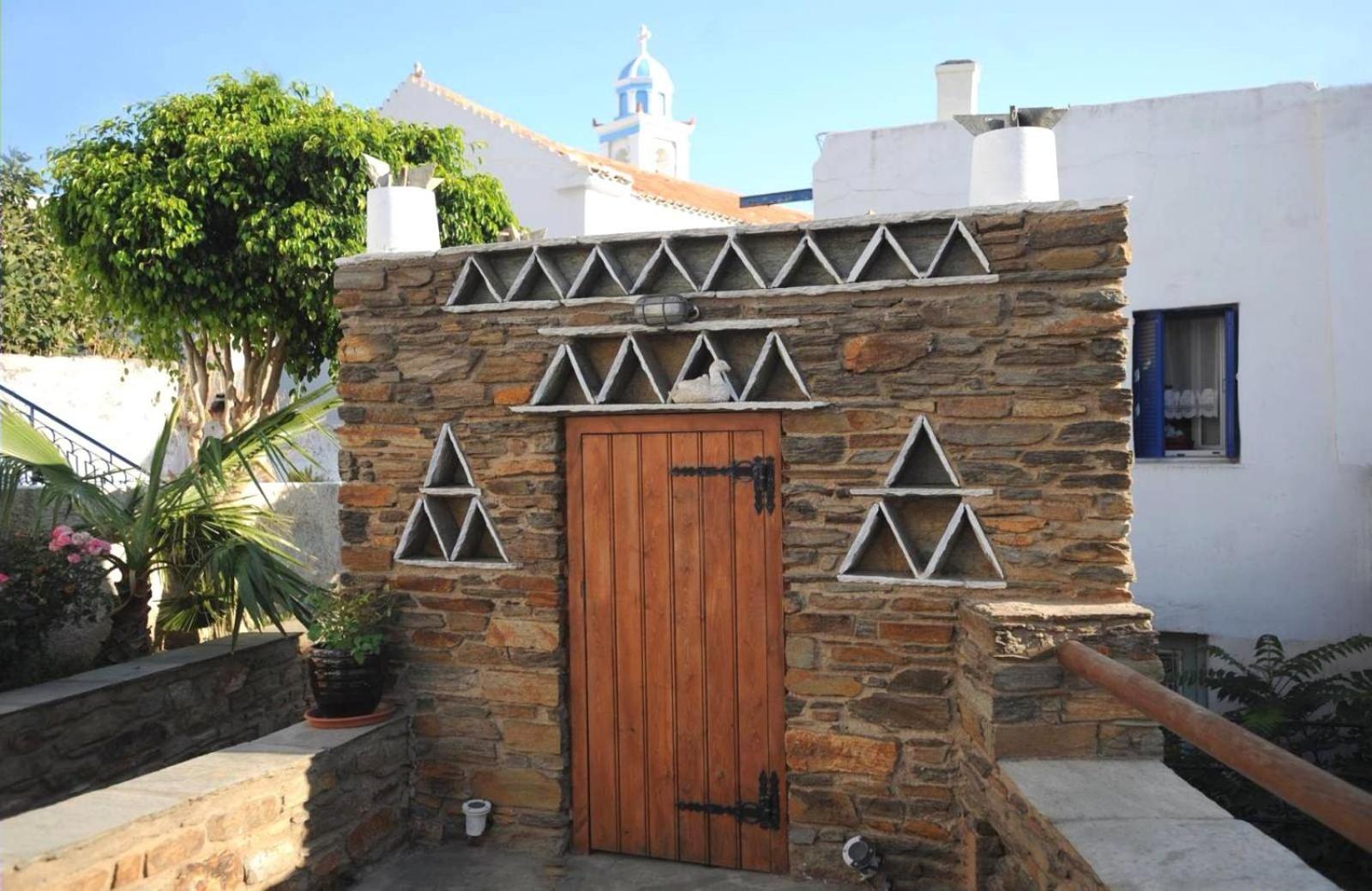 Hotel Virginia Studios - Image 1