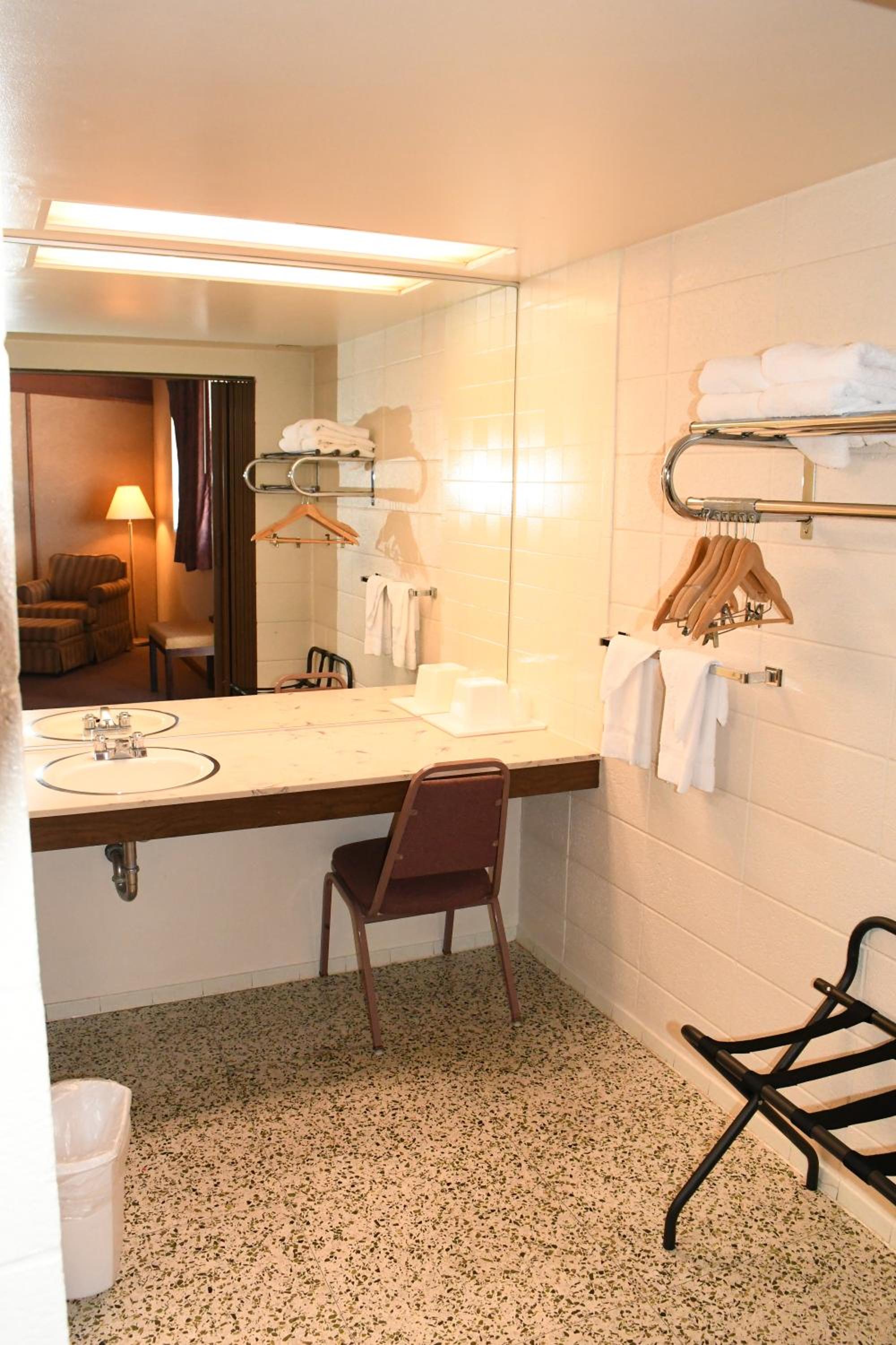 Evanston Vacations - Prairie Inn - Property Image 7