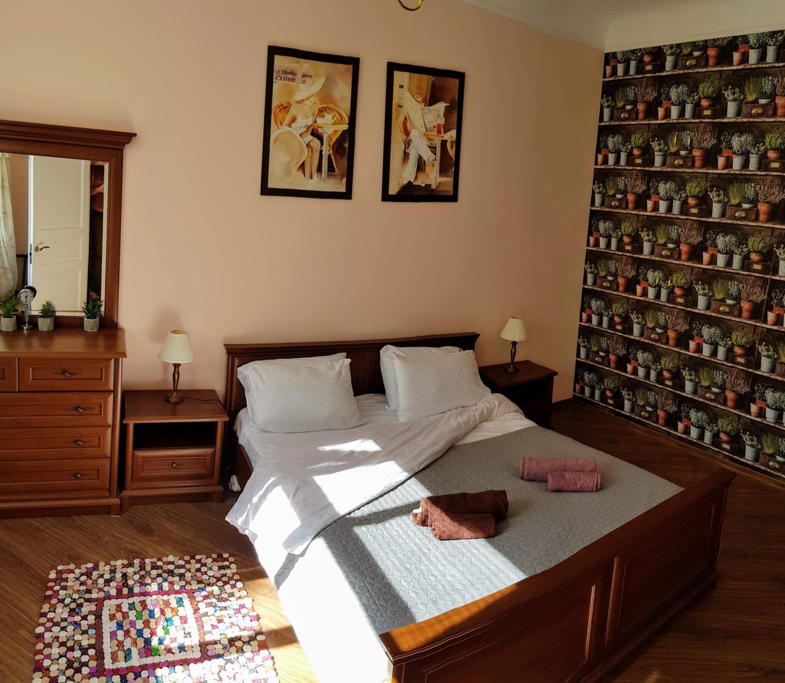 Kyiv TOP LOCATION 60m2 apt in old city fast WIFI selfchekin view 5