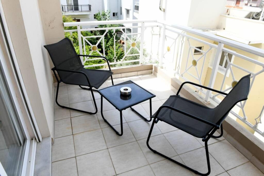 Papi's Free Parking Apartments 1 - Studio view 5
