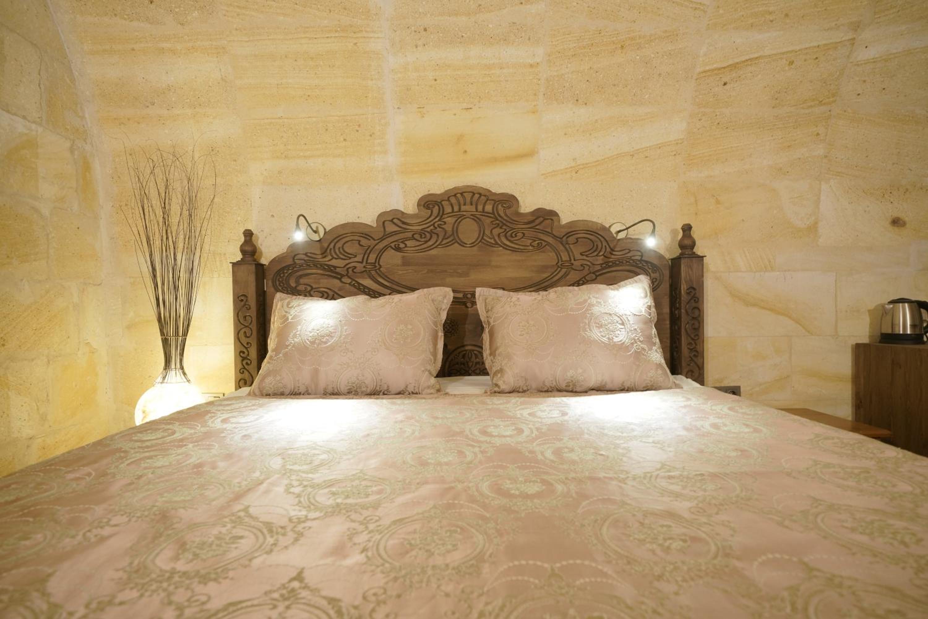 Walnut House Otel - Image 44