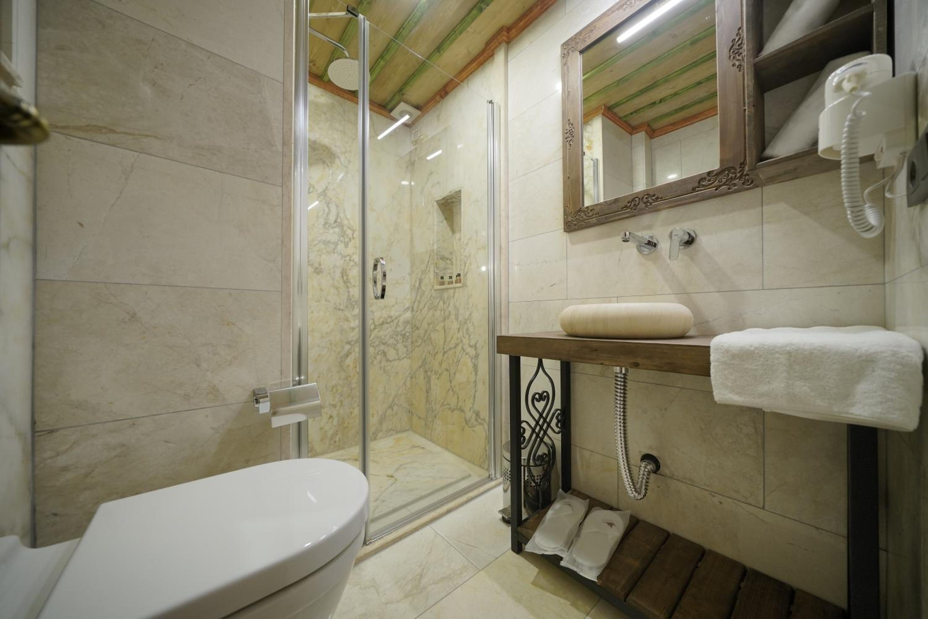 Walnut House Otel - Image 51