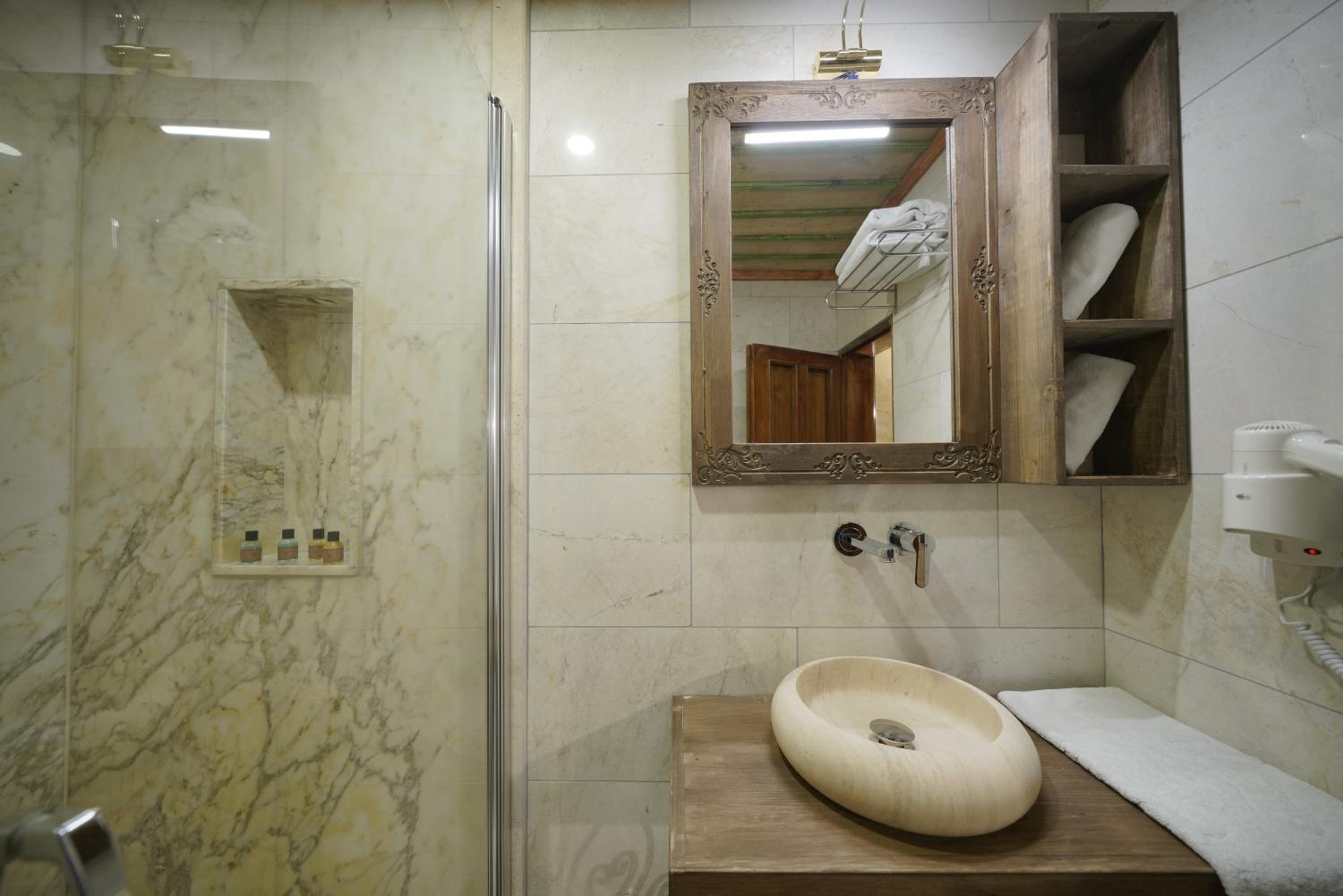 Walnut House Otel - Image 52